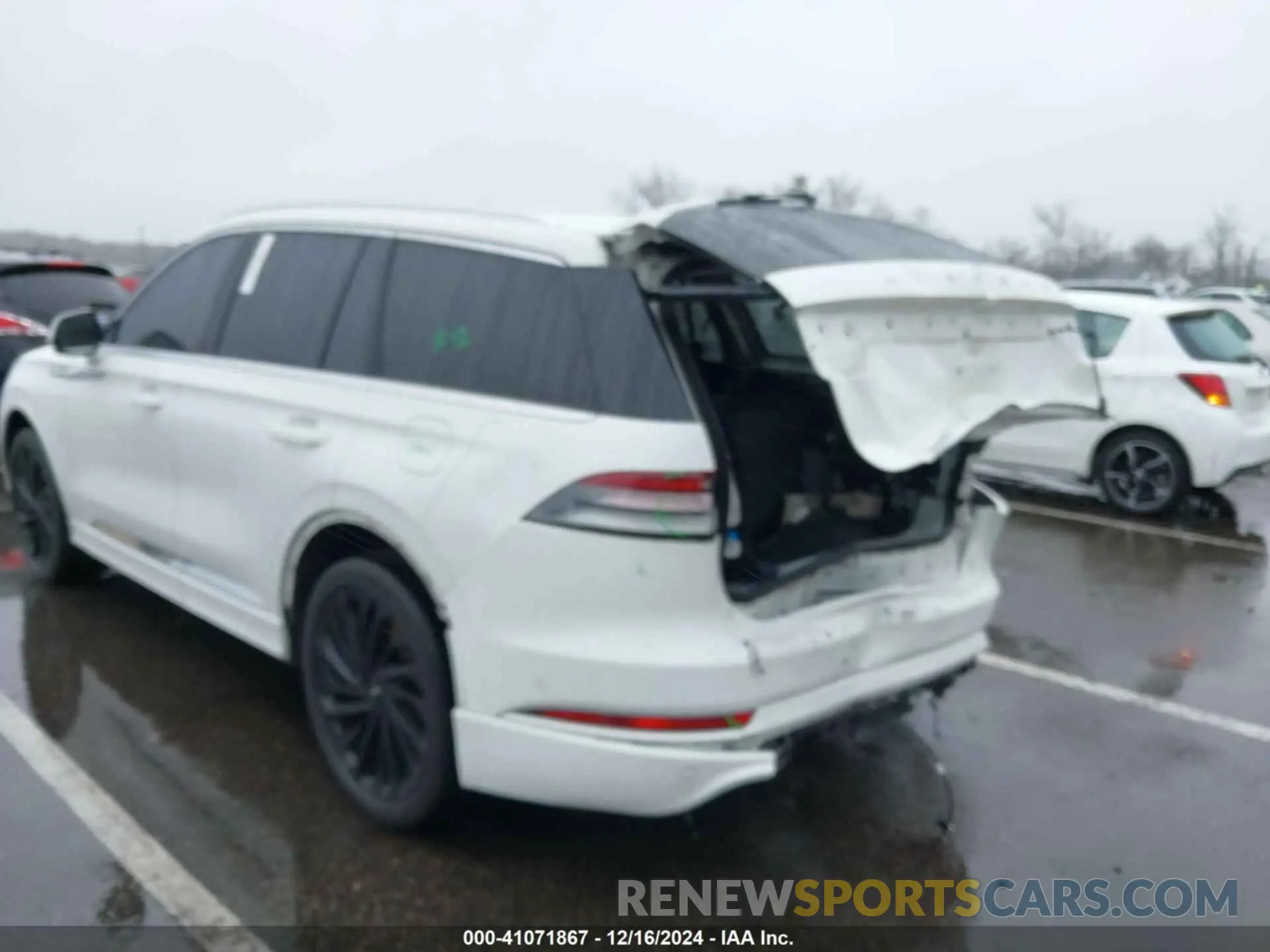 6 Photograph of a damaged car 5LM5J7XC4NGL07223 LINCOLN AVIATOR 2022
