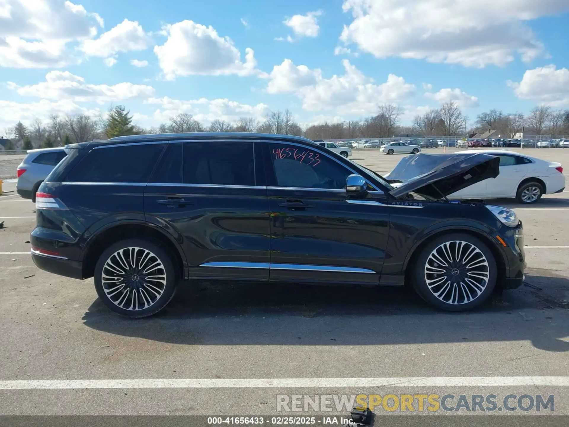 12 Photograph of a damaged car 5LM5J9XC0NGL04007 LINCOLN AVIATOR 2022