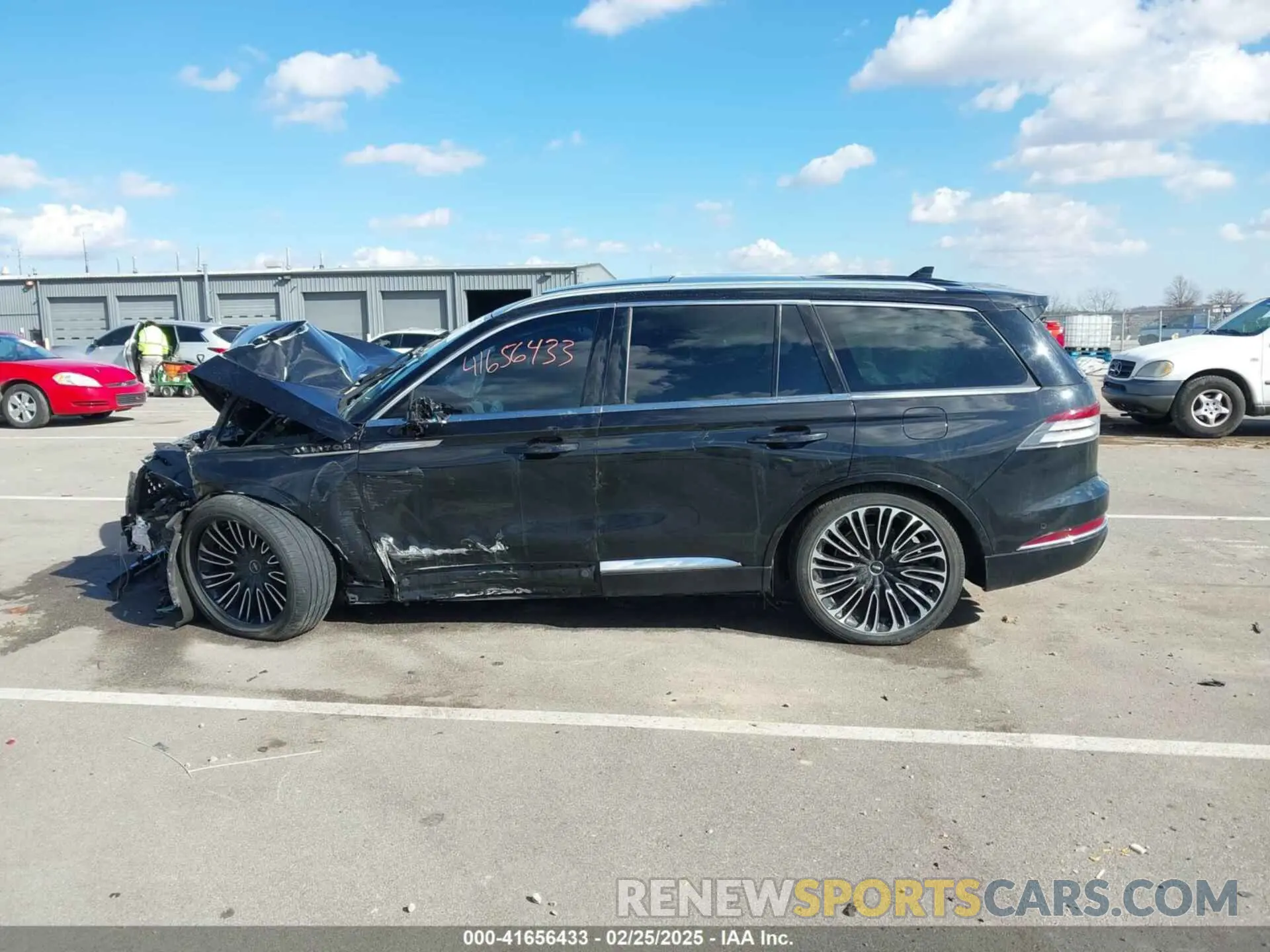 13 Photograph of a damaged car 5LM5J9XC0NGL04007 LINCOLN AVIATOR 2022