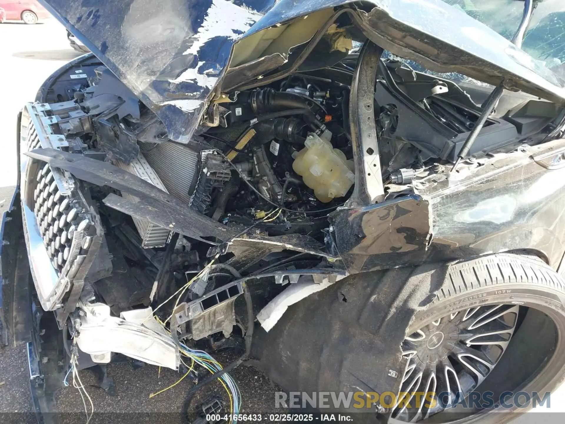 17 Photograph of a damaged car 5LM5J9XC0NGL04007 LINCOLN AVIATOR 2022