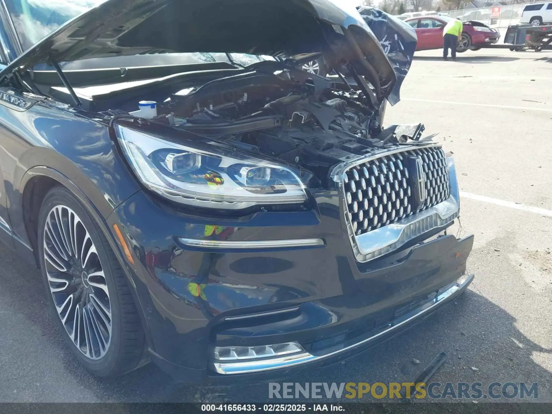 18 Photograph of a damaged car 5LM5J9XC0NGL04007 LINCOLN AVIATOR 2022