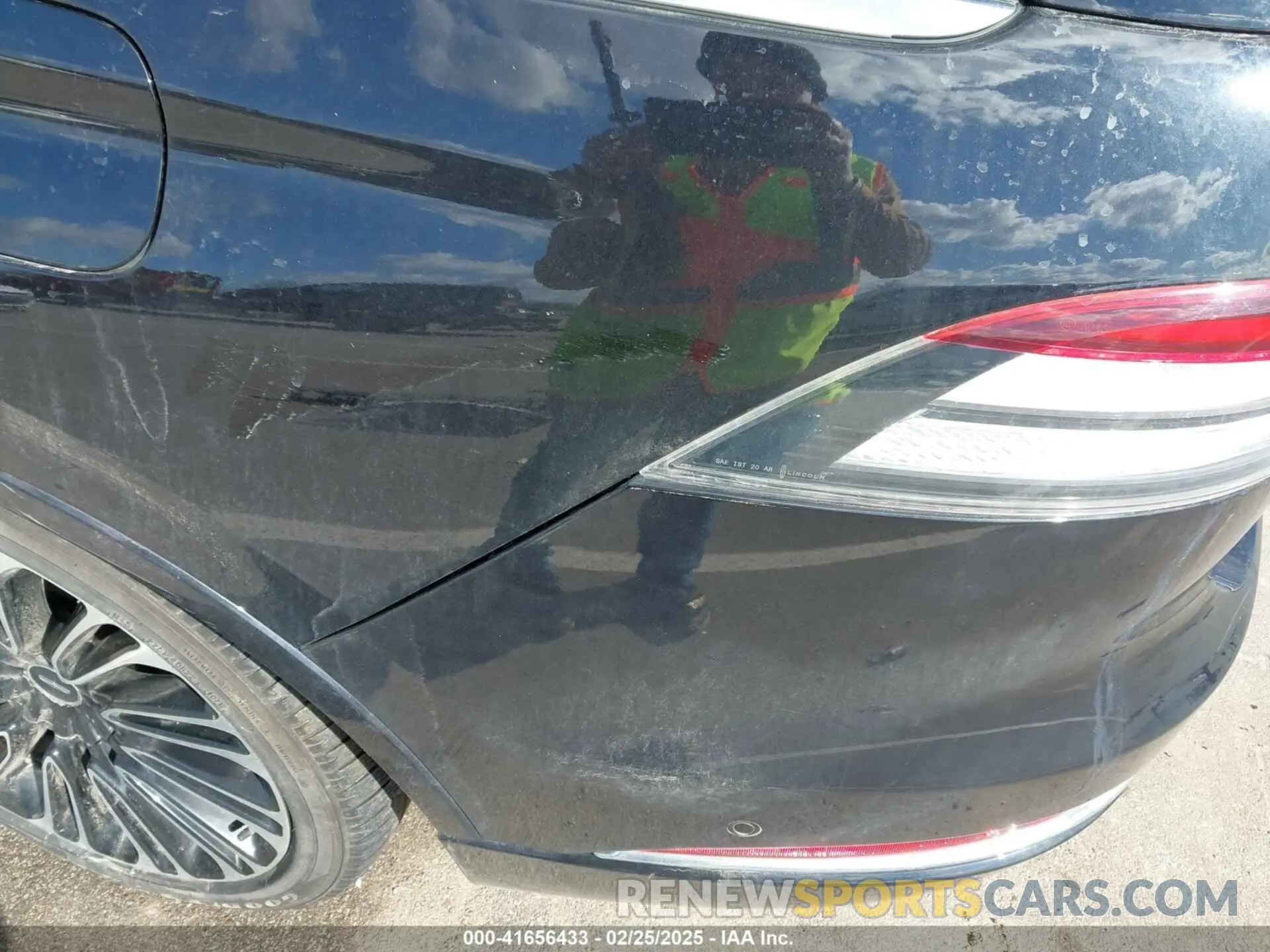 19 Photograph of a damaged car 5LM5J9XC0NGL04007 LINCOLN AVIATOR 2022
