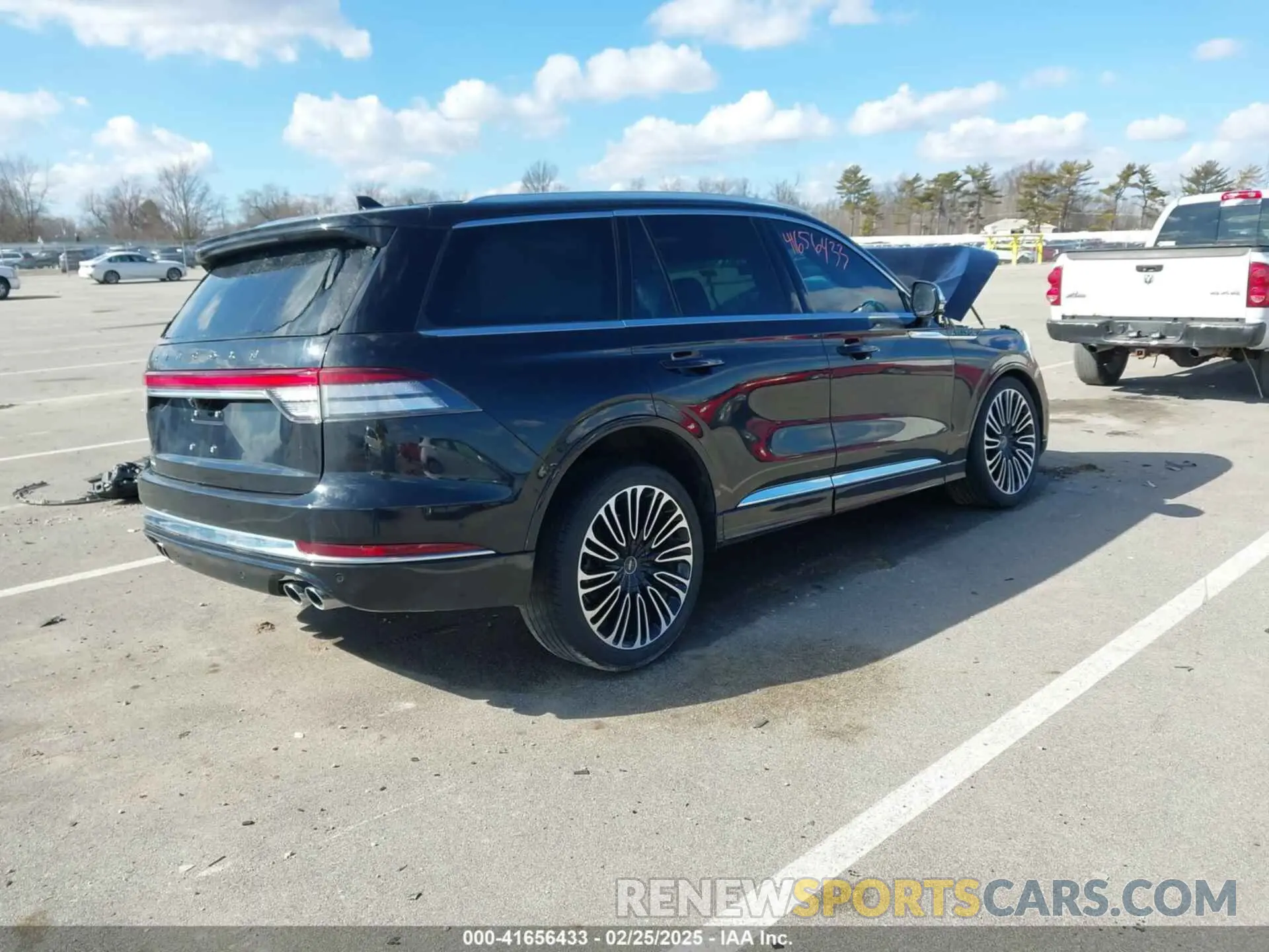 4 Photograph of a damaged car 5LM5J9XC0NGL04007 LINCOLN AVIATOR 2022