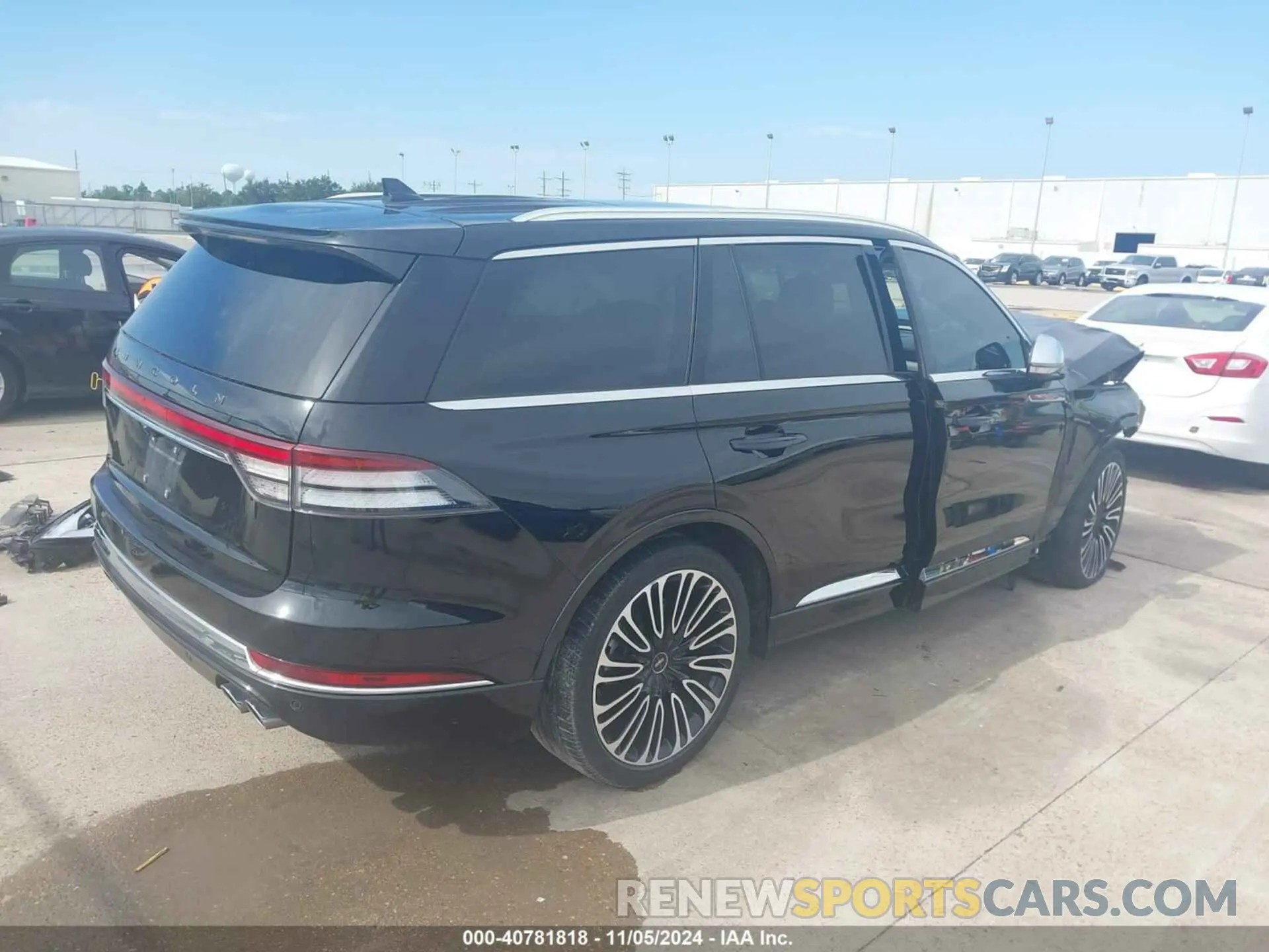 4 Photograph of a damaged car 5LM5J9XC7NGL07891 LINCOLN AVIATOR 2022
