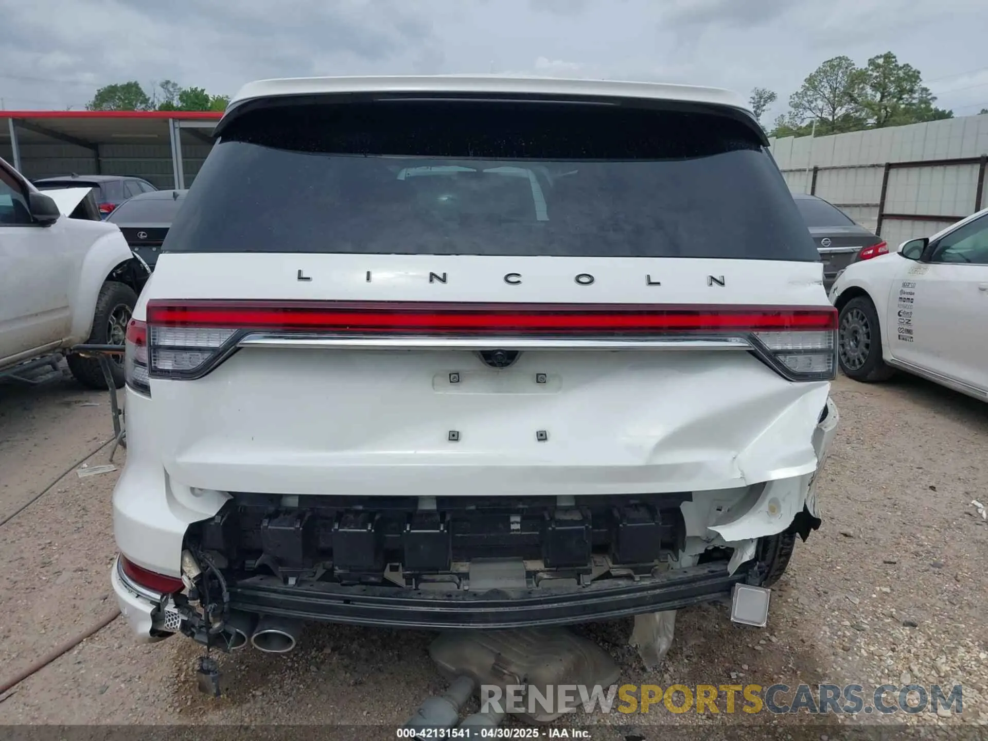 17 Photograph of a damaged car 5LM5J9XC9NGL11344 LINCOLN AVIATOR 2022