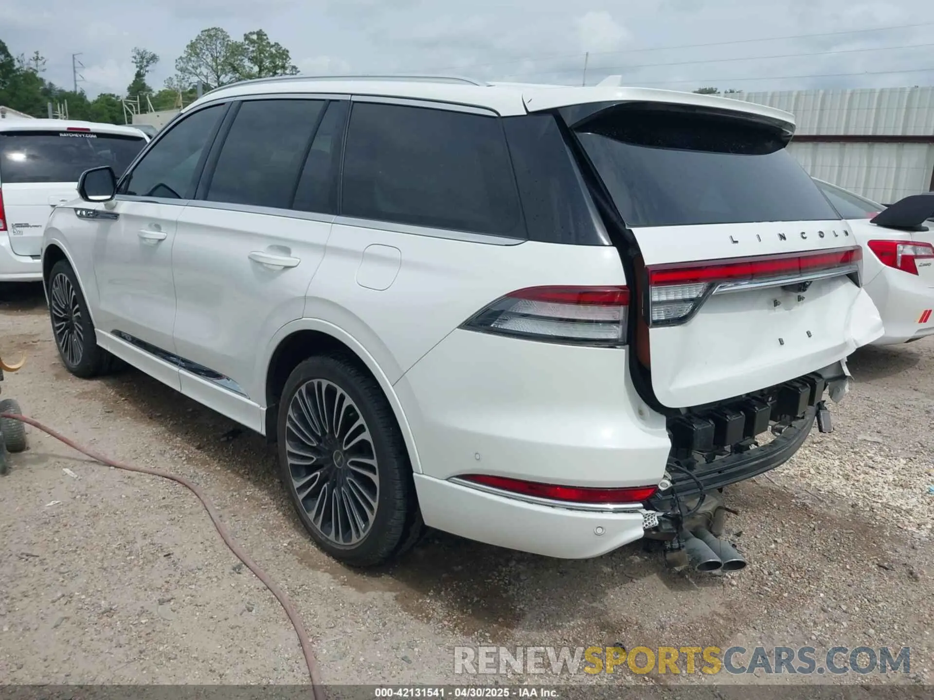 3 Photograph of a damaged car 5LM5J9XC9NGL11344 LINCOLN AVIATOR 2022