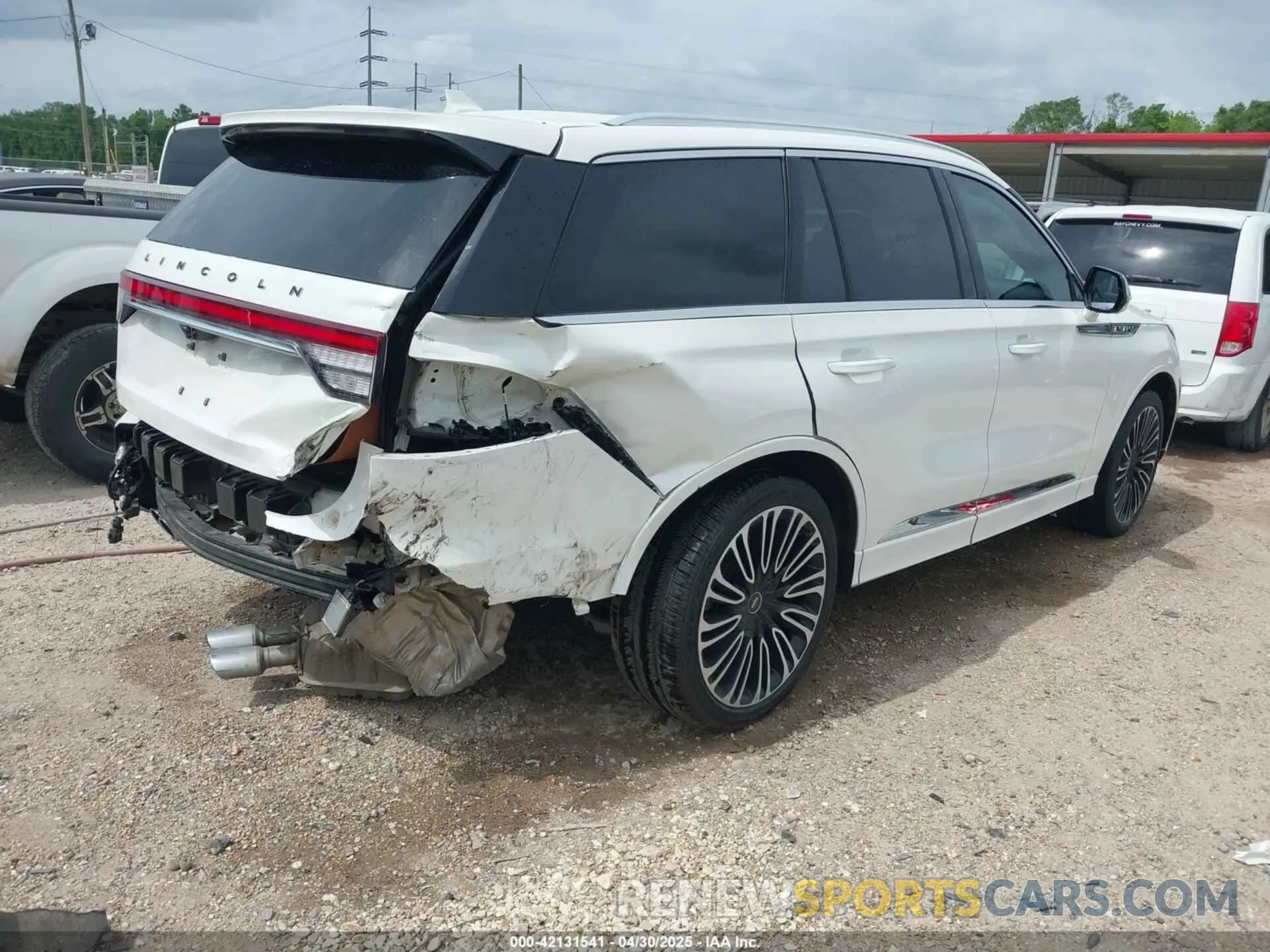 4 Photograph of a damaged car 5LM5J9XC9NGL11344 LINCOLN AVIATOR 2022