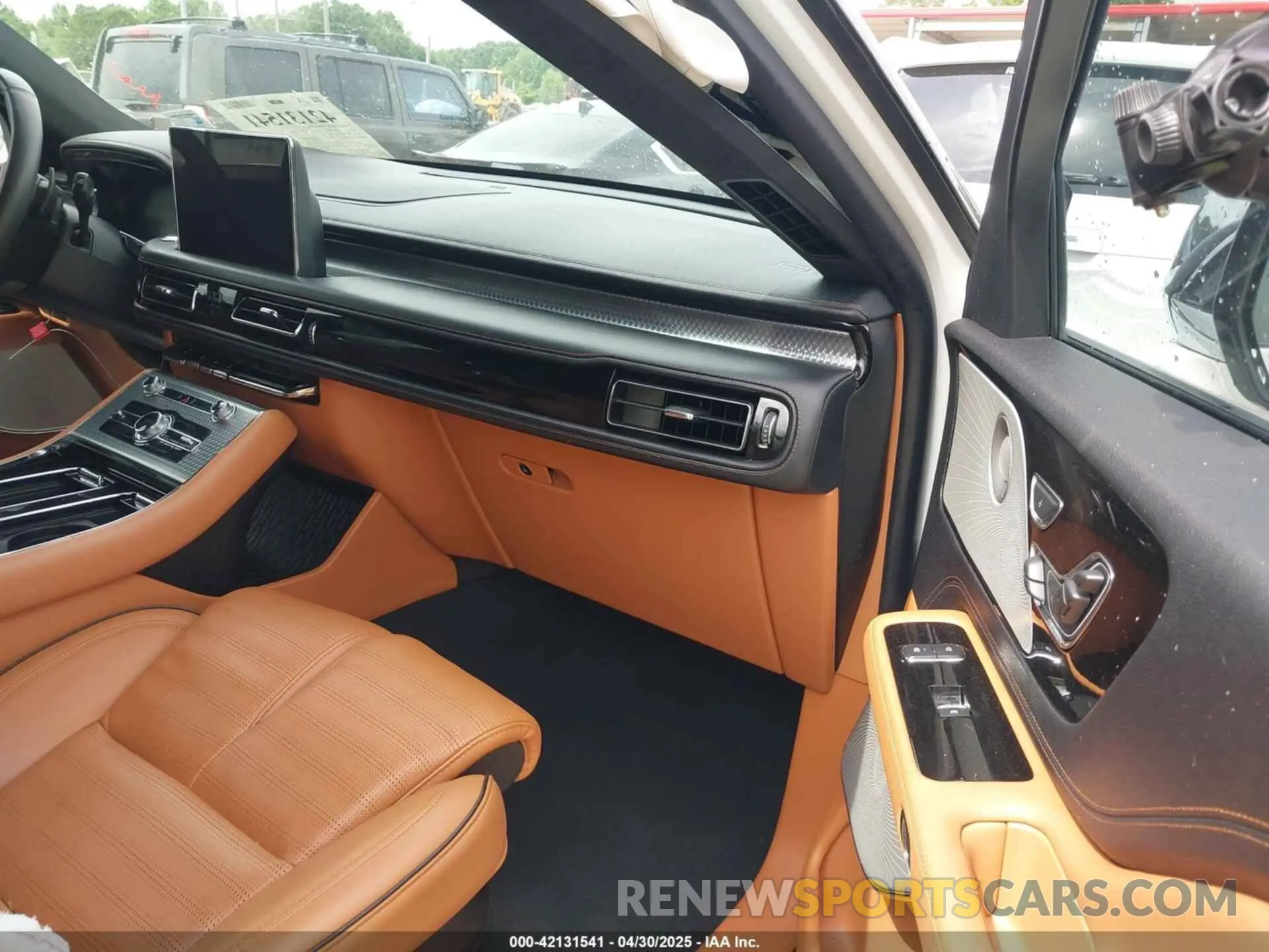 5 Photograph of a damaged car 5LM5J9XC9NGL11344 LINCOLN AVIATOR 2022