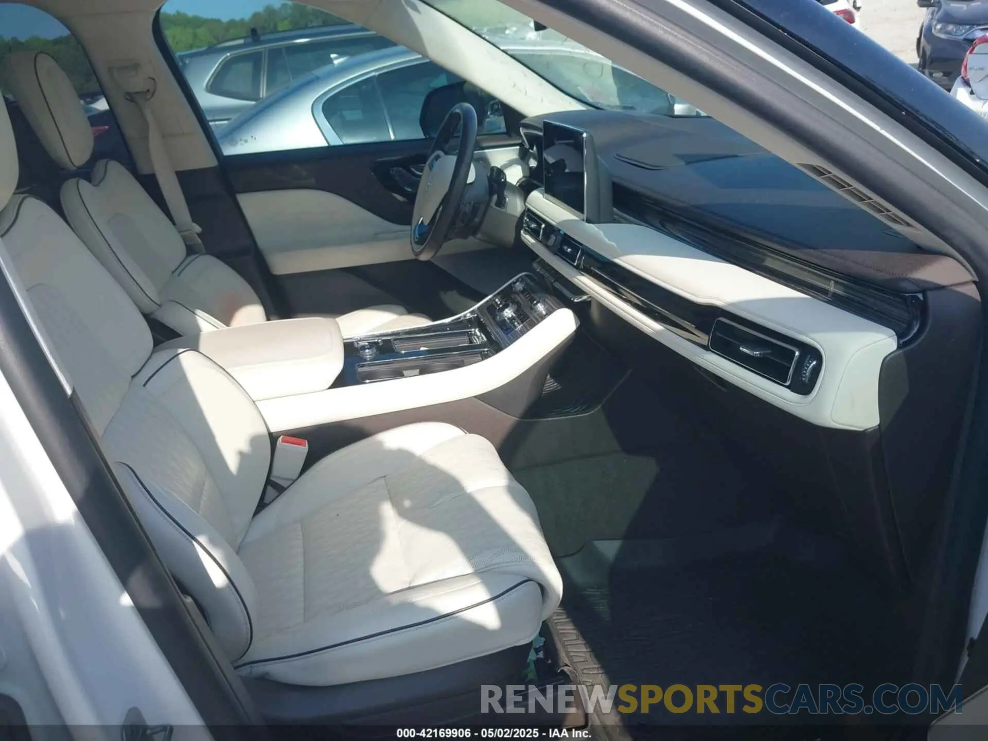 5 Photograph of a damaged car 5LM5J9XCXNGL05178 LINCOLN AVIATOR 2022