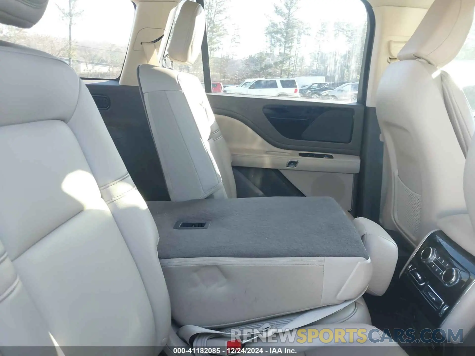8 Photograph of a damaged car 5LM5J6WC0PGL14278 LINCOLN AVIATOR 2023