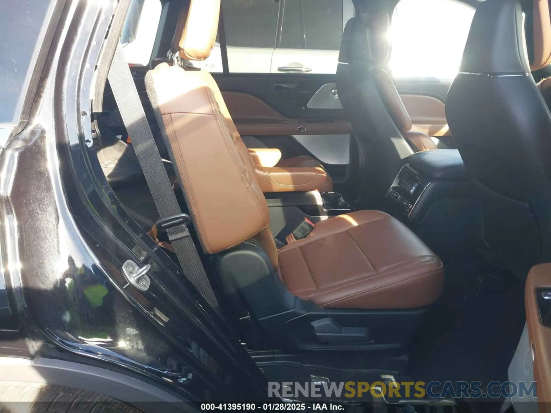 8 Фотография поврежденного автомобиля 5LM5J7WC4PGL06416 LINCOLN AVIATOR 2023