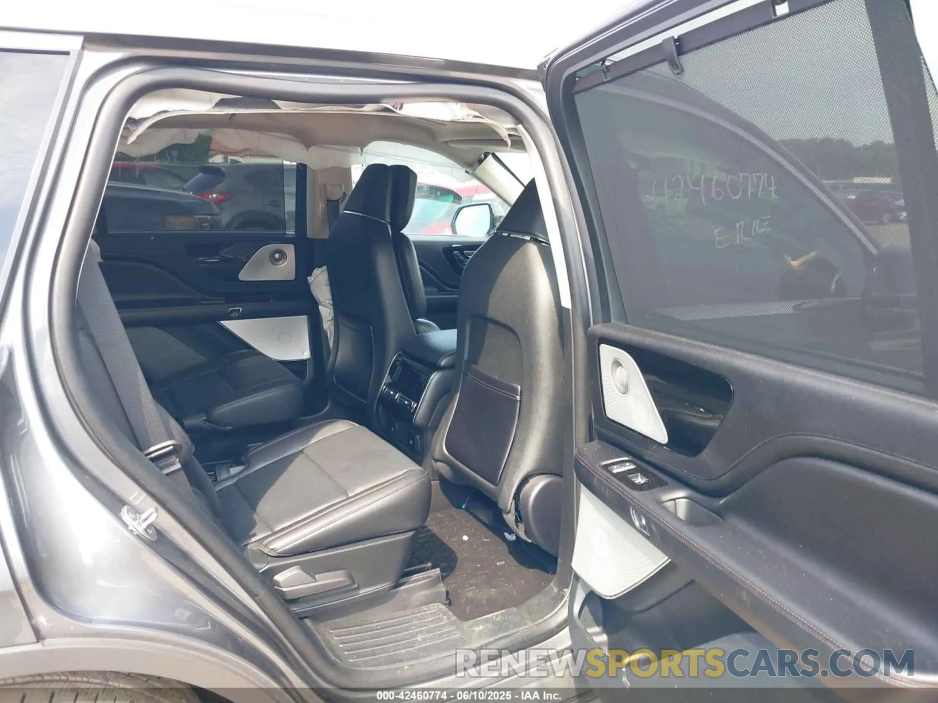 8 Photograph of a damaged car 5LM5J7XC3PGL29507 LINCOLN AVIATOR 2023