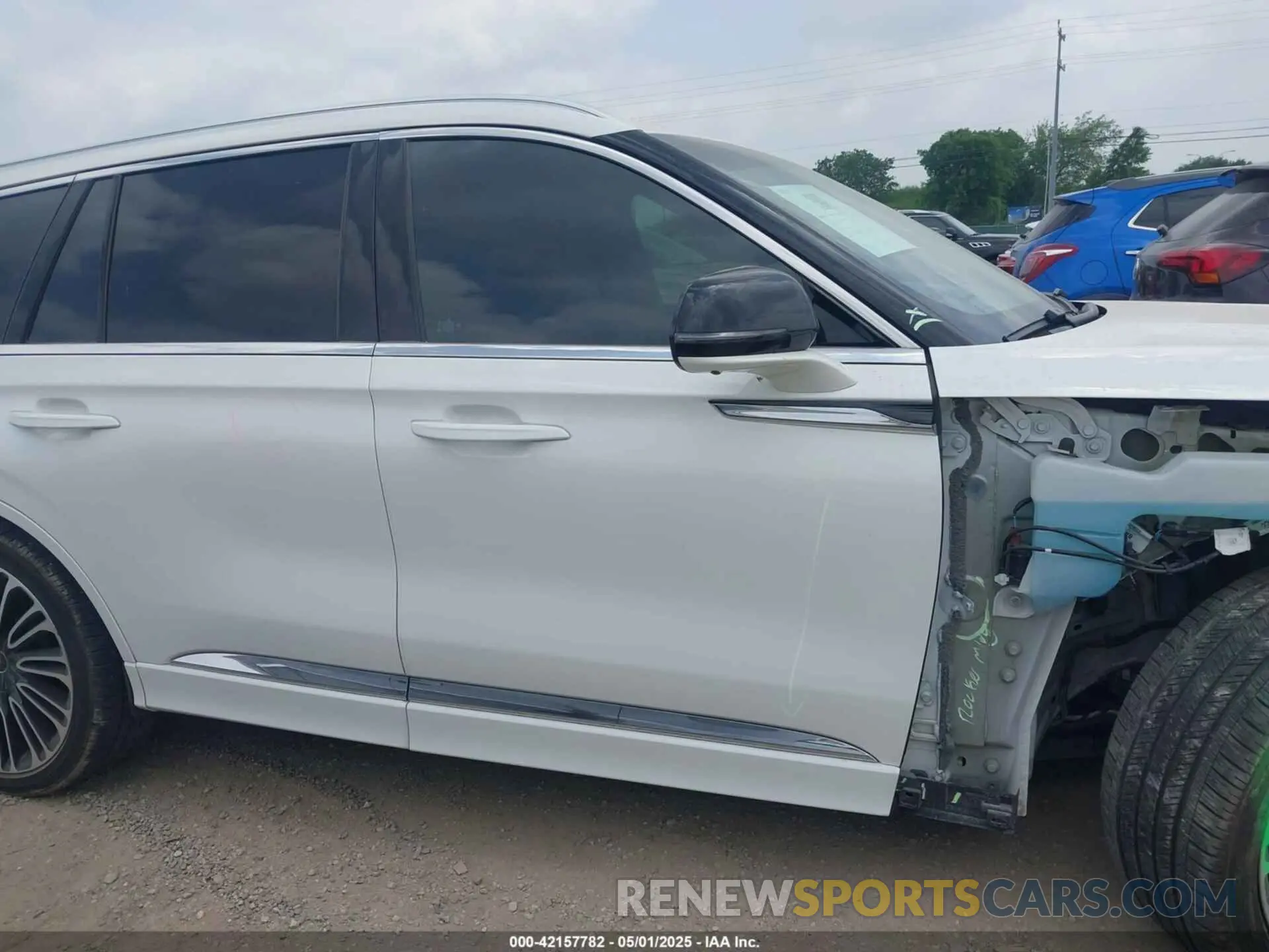 14 Photograph of a damaged car 5LM5J9XC6PGL07660 LINCOLN AVIATOR 2023
