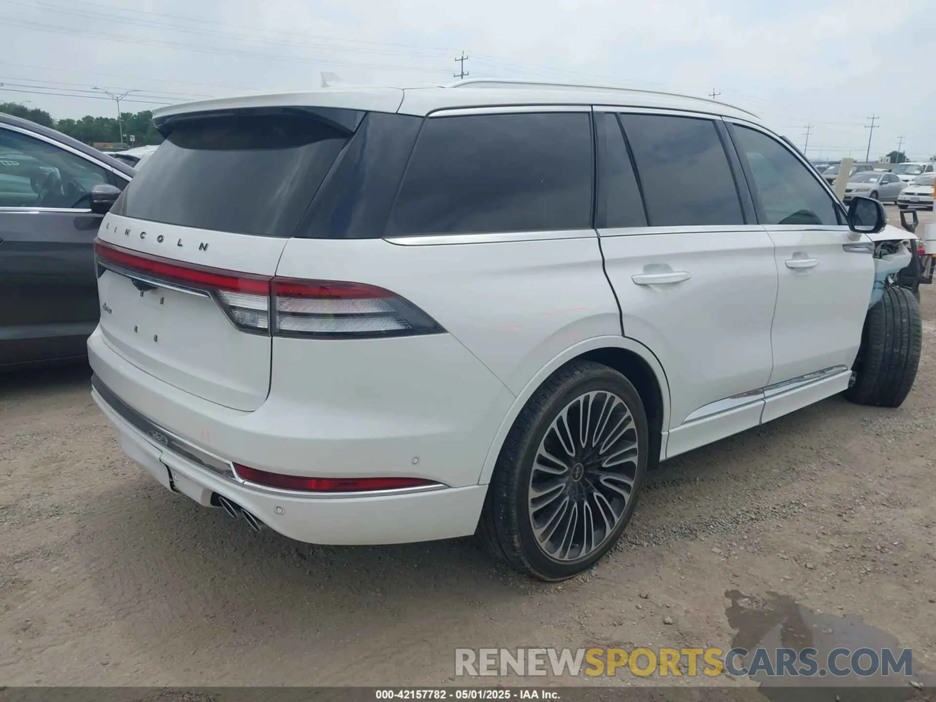 4 Photograph of a damaged car 5LM5J9XC6PGL07660 LINCOLN AVIATOR 2023