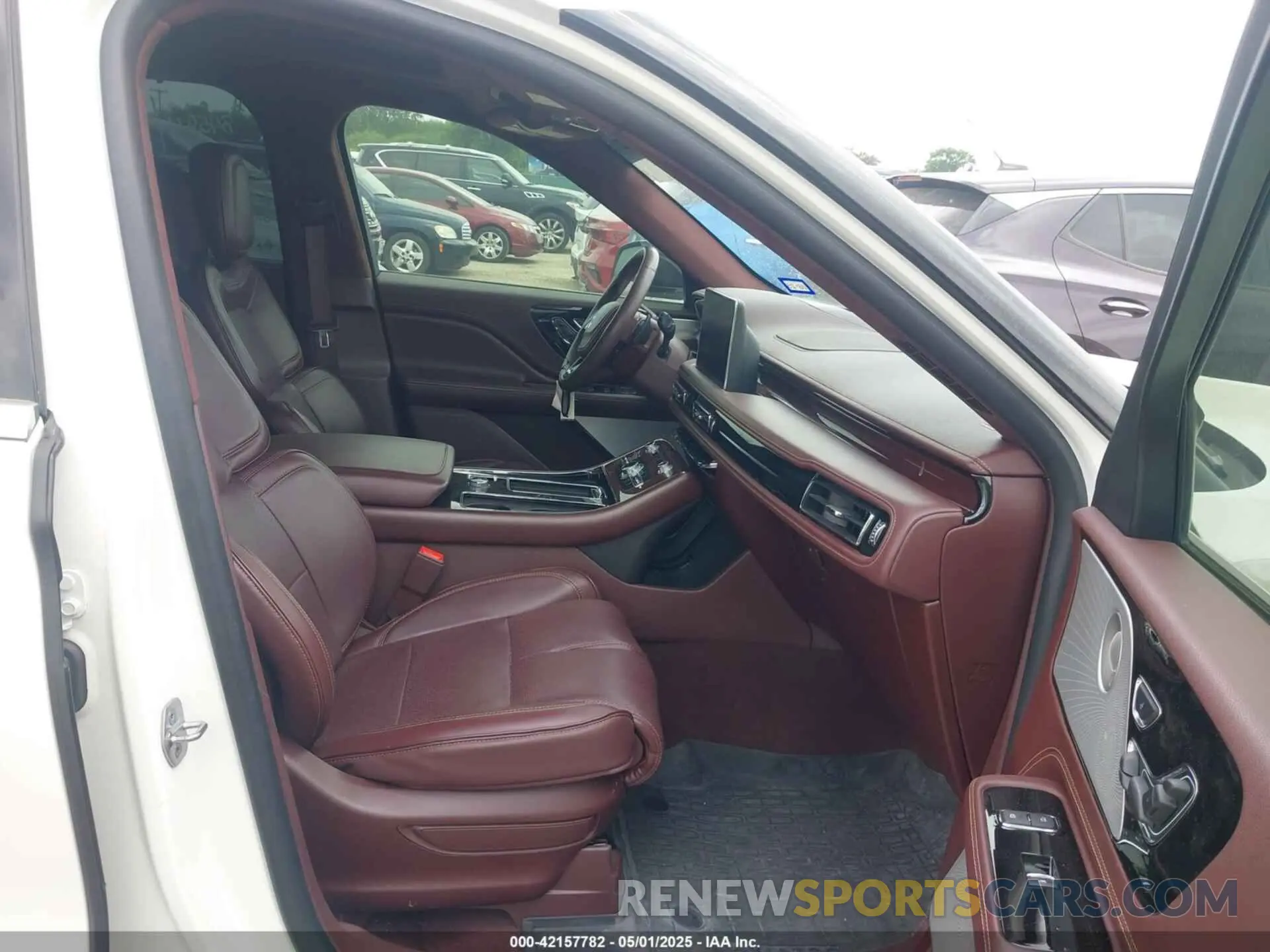 5 Photograph of a damaged car 5LM5J9XC6PGL07660 LINCOLN AVIATOR 2023