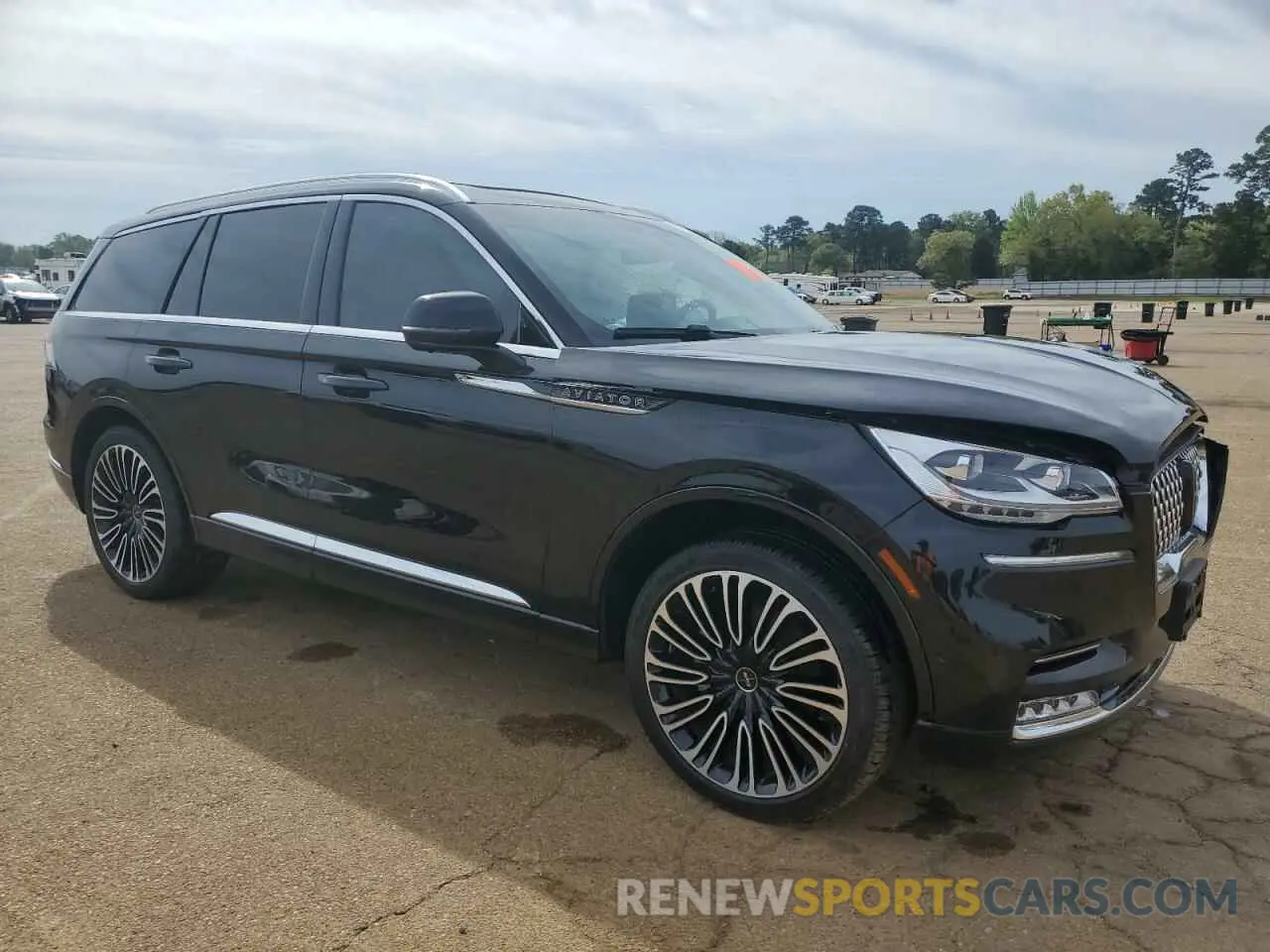 4 Photograph of a damaged car 5LM5J9XC3RGL02838 LINCOLN AVIATOR 2024