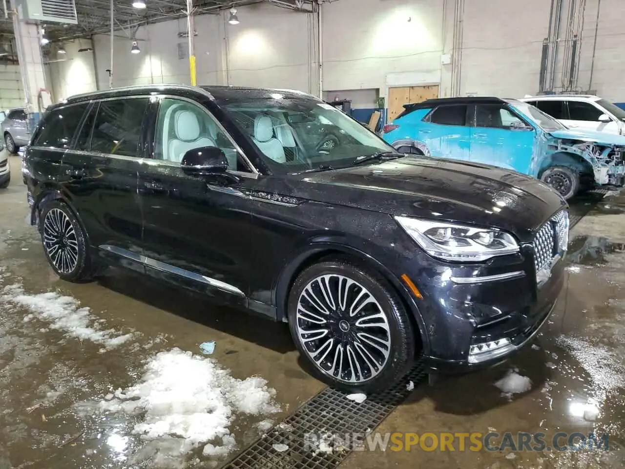 4 Photograph of a damaged car 5LM5J9XC4RGL04095 LINCOLN AVIATOR 2024