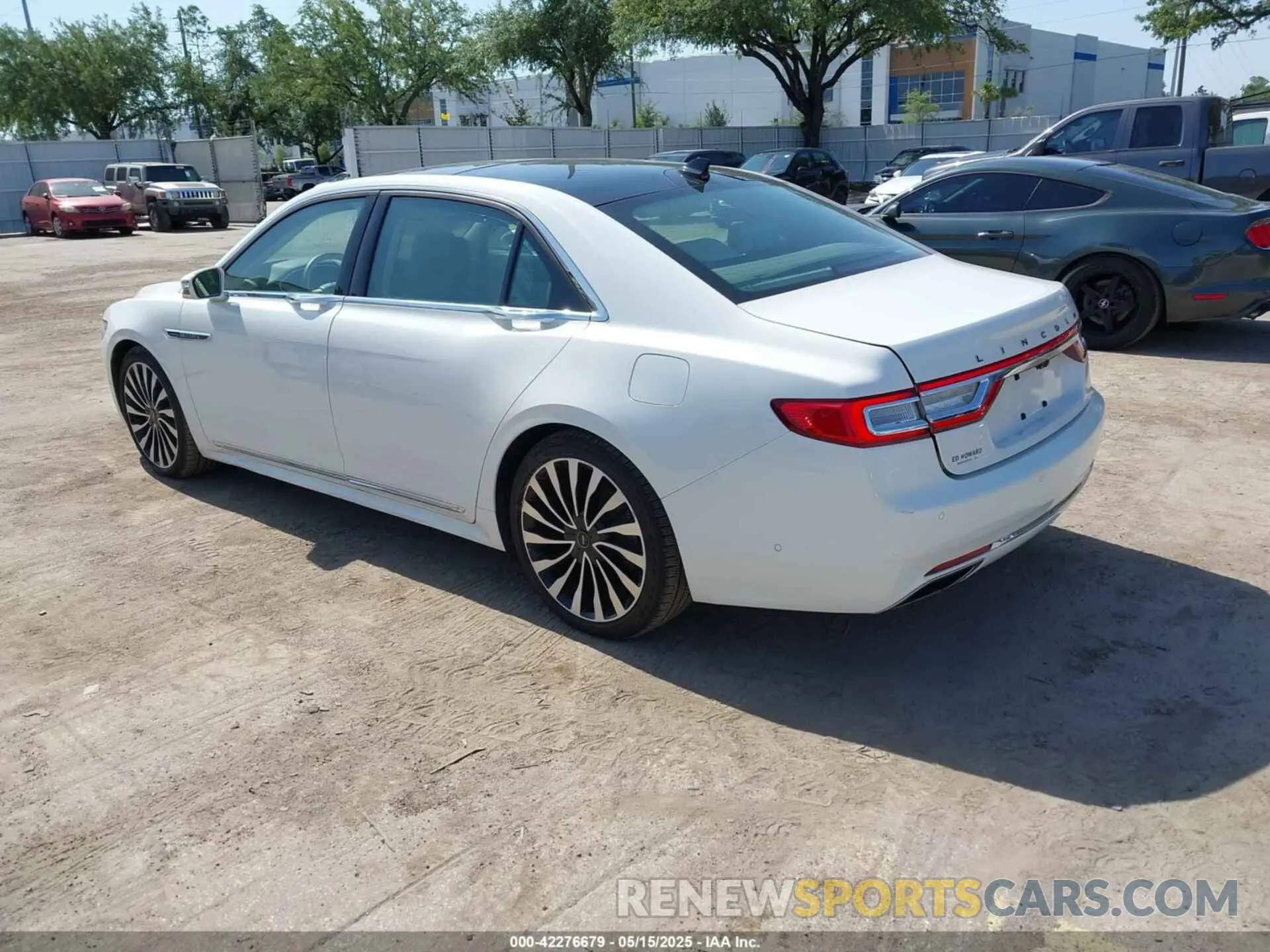 3 Фотография поврежденного автомобиля 1LN6L9BC7L5601857 LINCOLN CONTINENTAL 2020