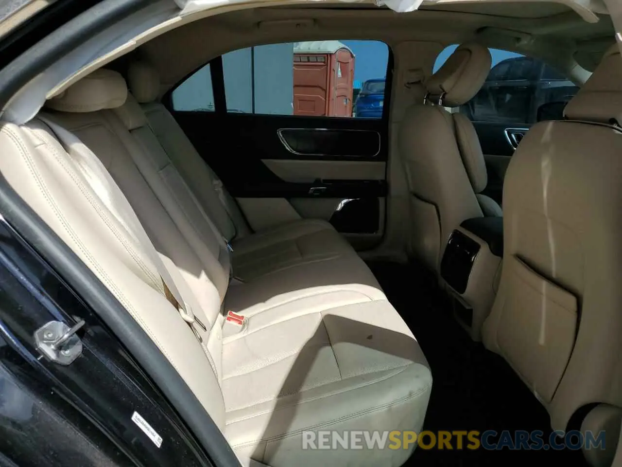 10 Photograph of a damaged car 1LN6L9SK0K5611264 LINCOLN CONTINENTL 2019