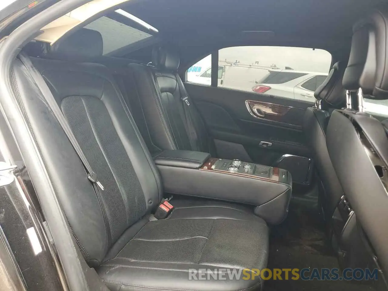 10 Photograph of a damaged car 1LN6L9UK3K5611143 LINCOLN CONTINENTL 2019