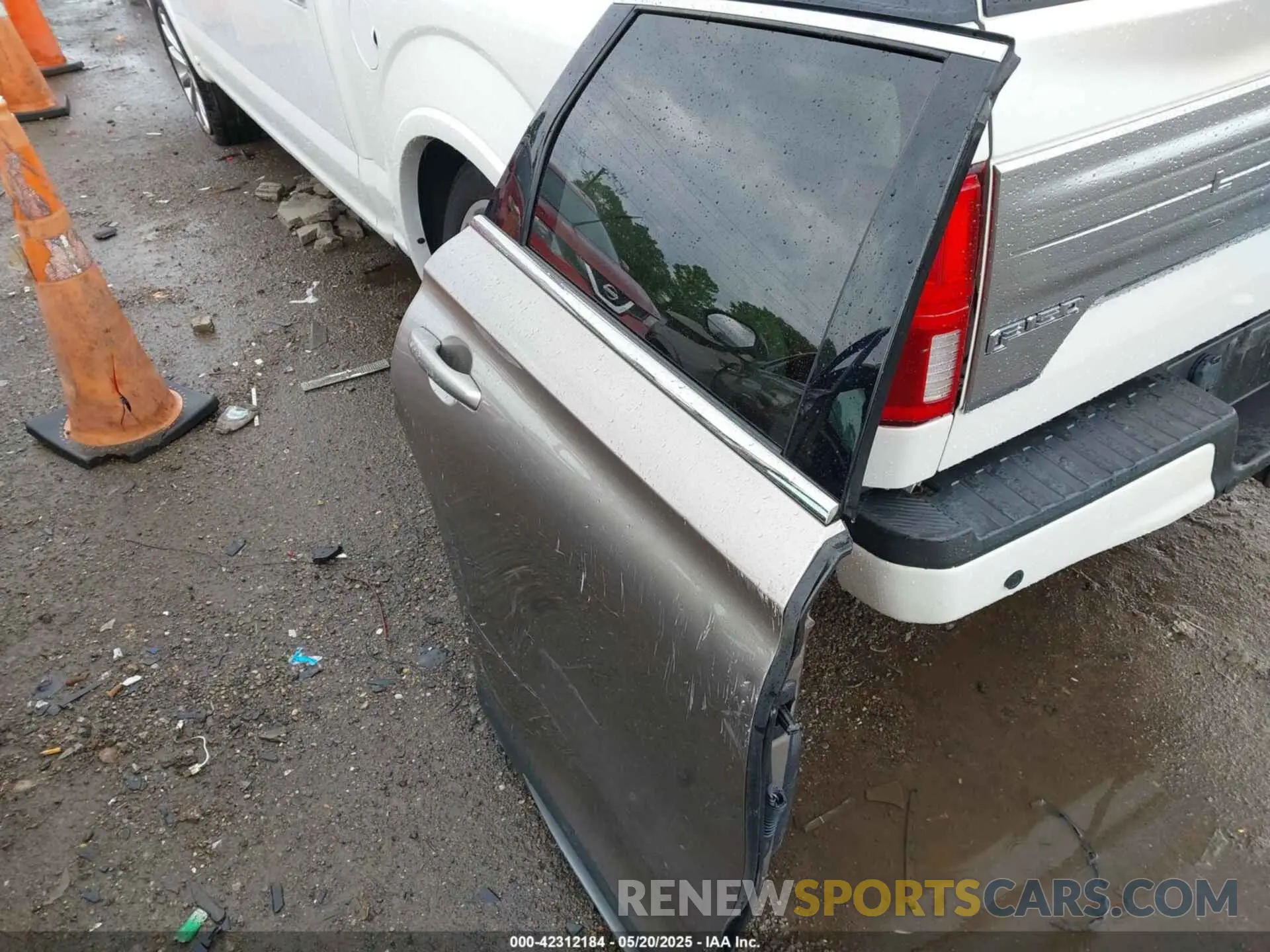 11 Photograph of a damaged car 5LMCJ2C96LUL10949 LINCOLN CORSAIR 2020