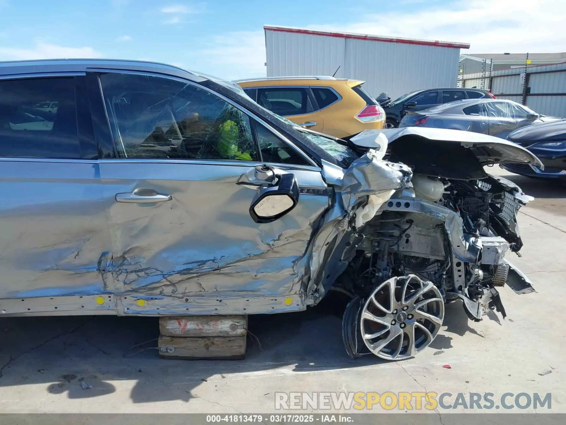 18 Photograph of a damaged car 5LMCJ1C92NUL34355 LINCOLN CORSAIR 2022