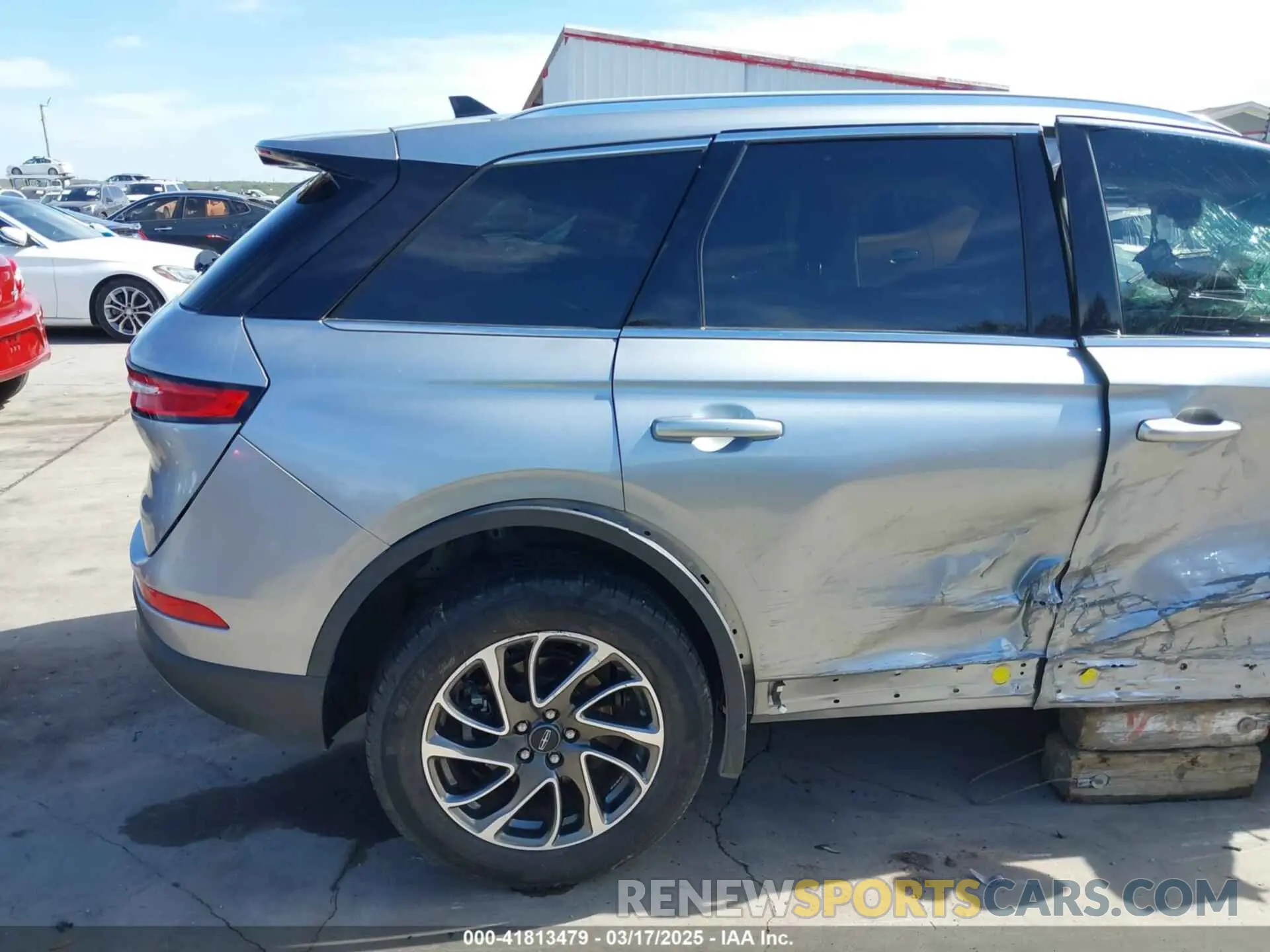 19 Photograph of a damaged car 5LMCJ1C92NUL34355 LINCOLN CORSAIR 2022