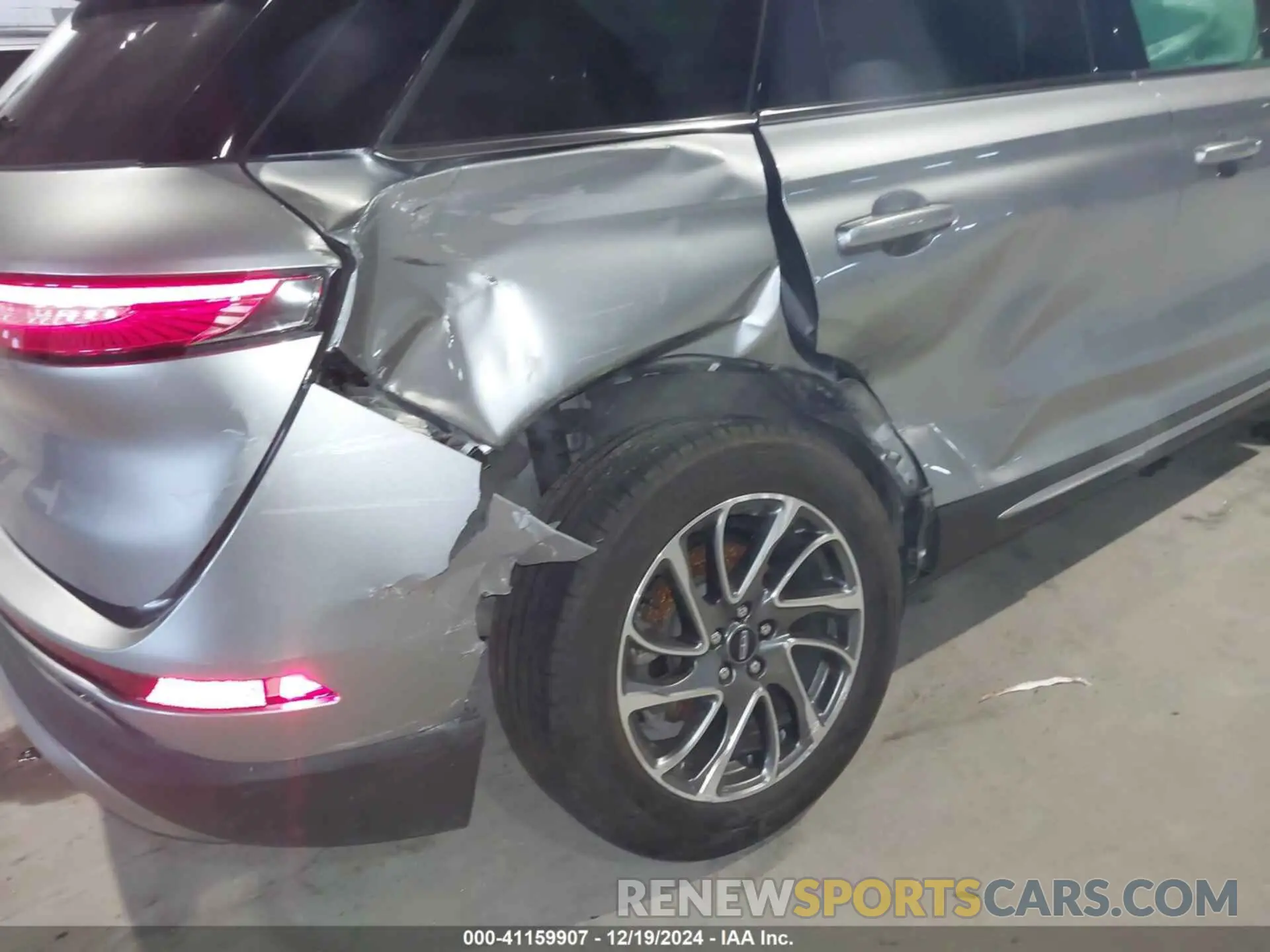 18 Photograph of a damaged car 5LMCJ1D92NUL14864 LINCOLN CORSAIR 2022