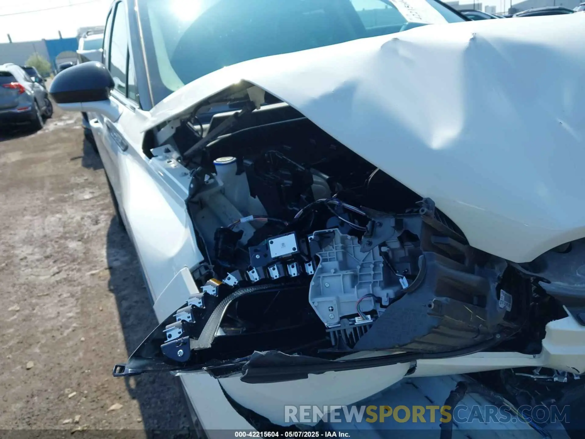 18 Photograph of a damaged car 5LMCJ1D96NUL23227 LINCOLN CORSAIR 2022