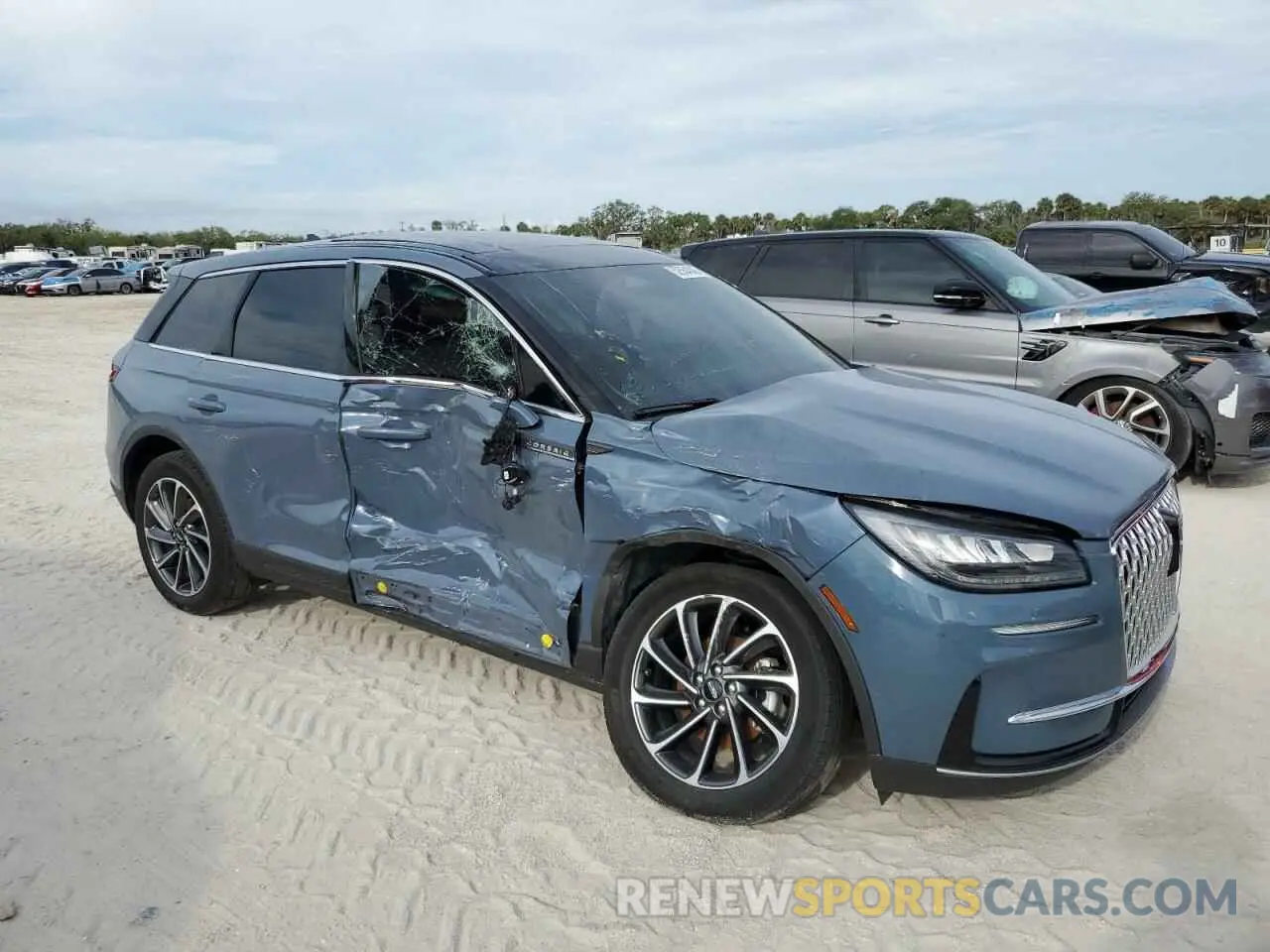 4 Photograph of a damaged car 5LMCJ1DA3PUL23683 LINCOLN CORSAIR 2023