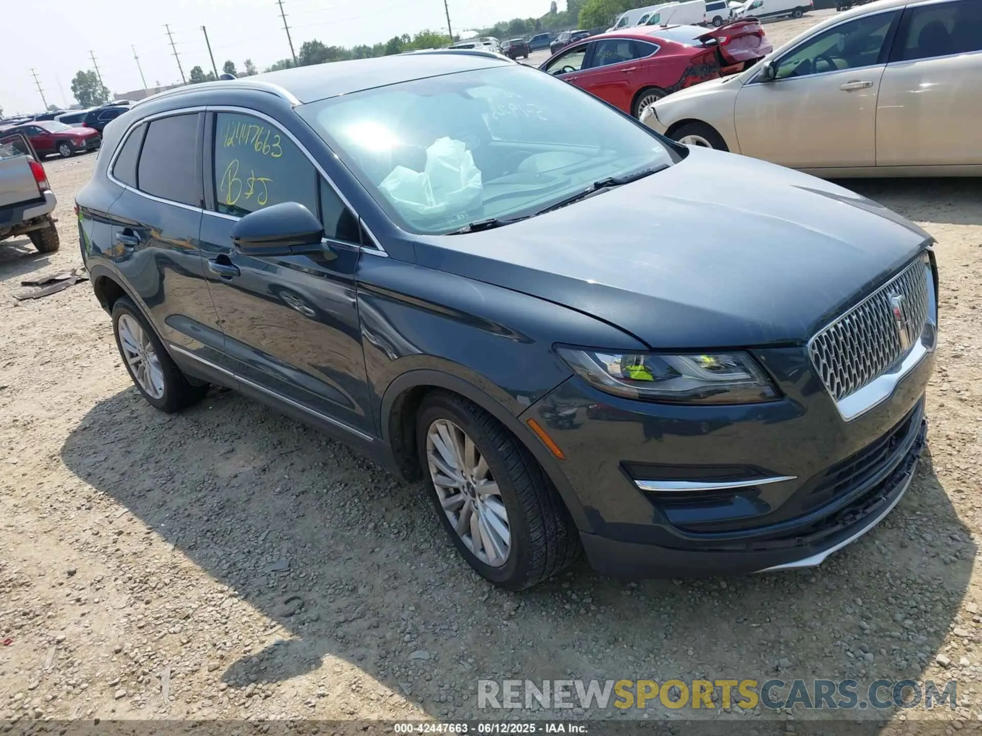 1 Photograph of a damaged car 5LMCJ1C90KUL17338 LINCOLN MKC 2019