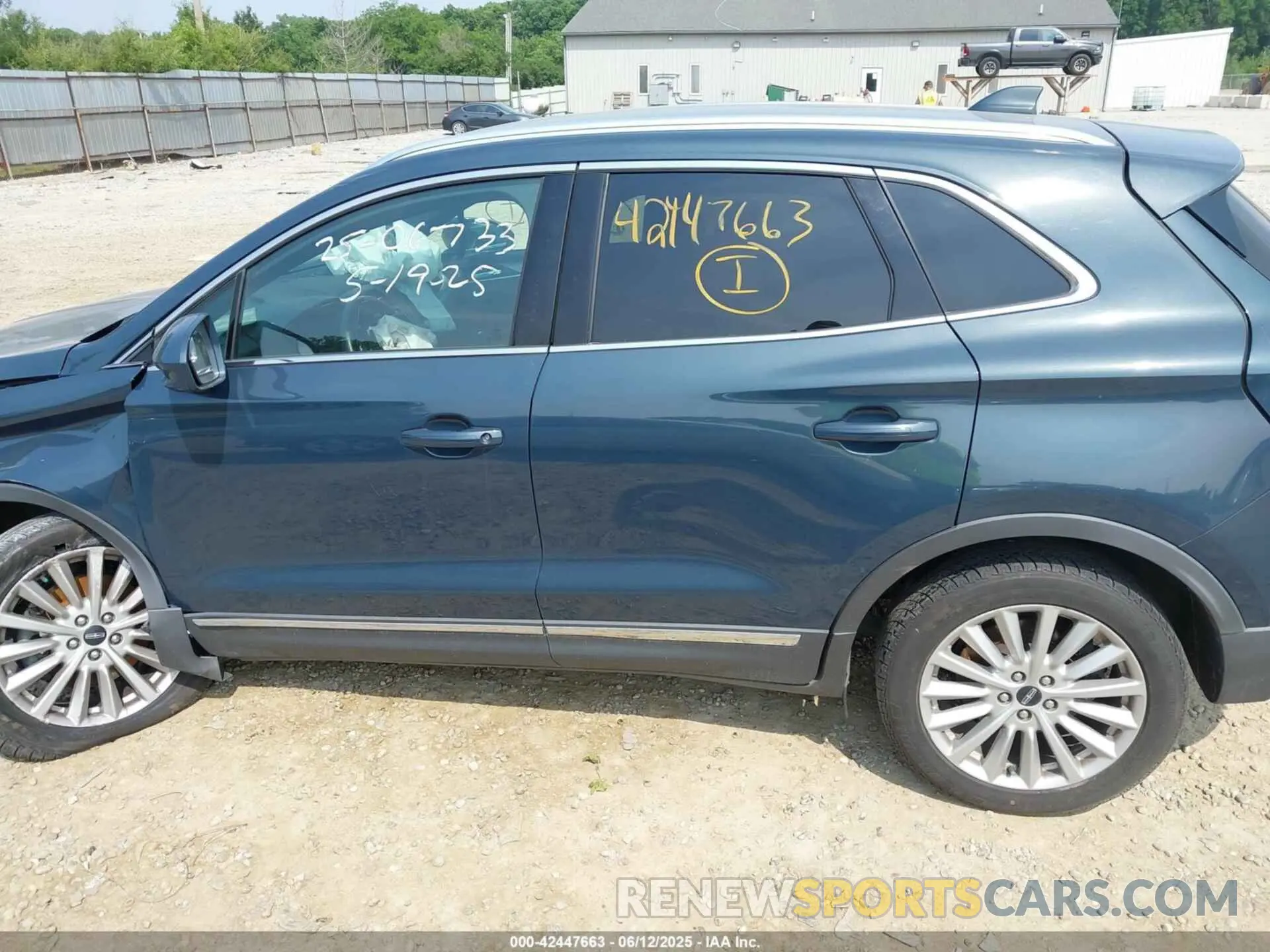 14 Photograph of a damaged car 5LMCJ1C90KUL17338 LINCOLN MKC 2019