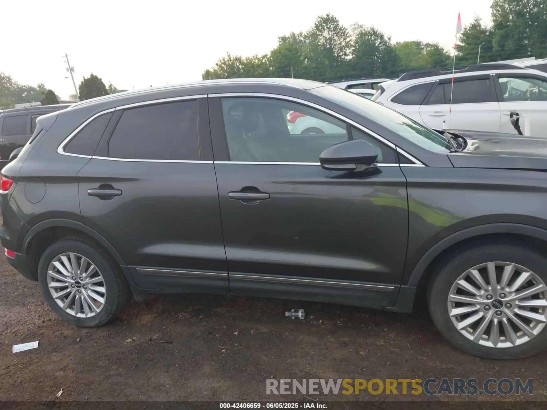 13 Photograph of a damaged car 5LMCJ1C9XKUL48497 LINCOLN MKC 2019