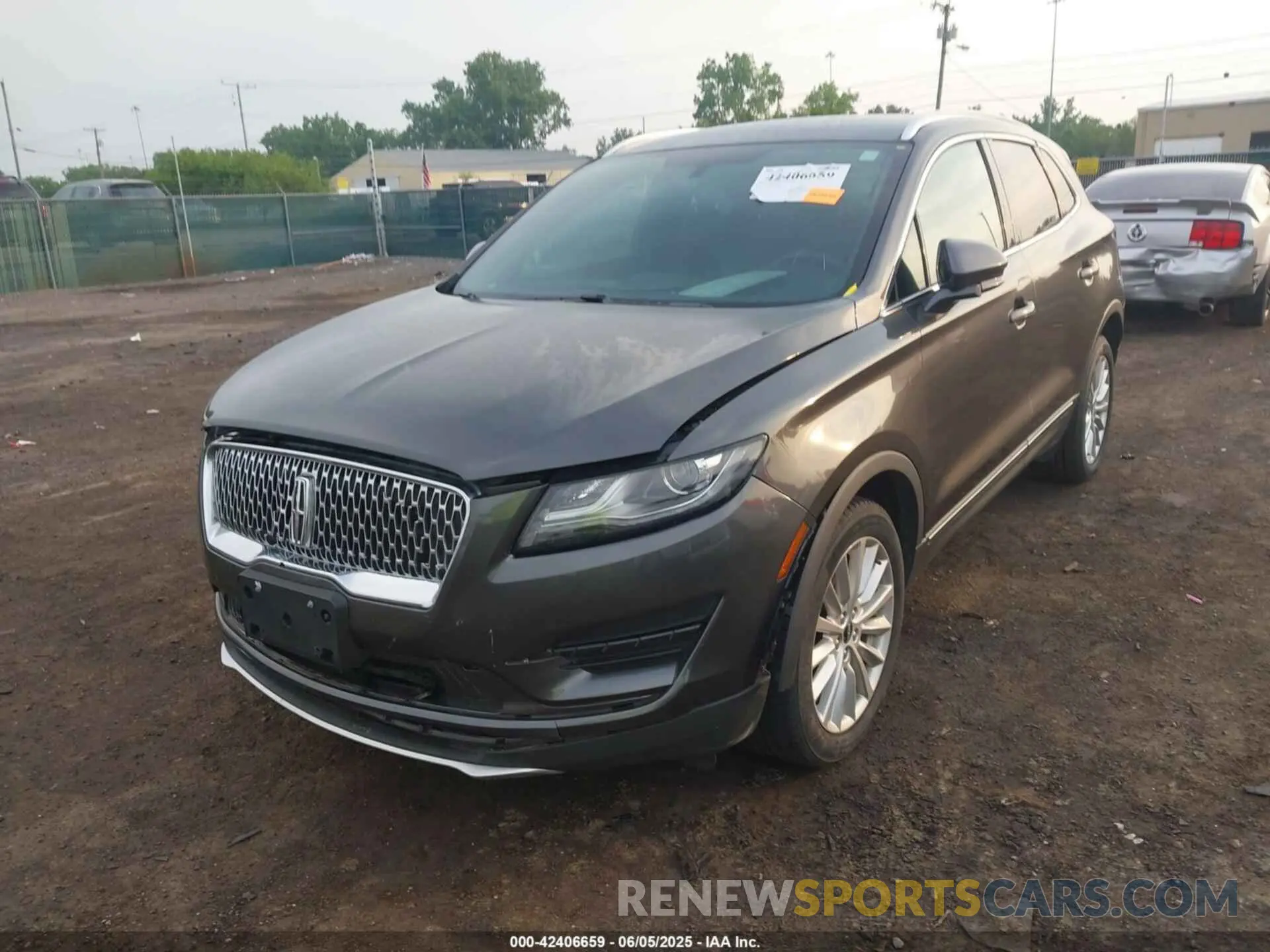6 Photograph of a damaged car 5LMCJ1C9XKUL48497 LINCOLN MKC 2019