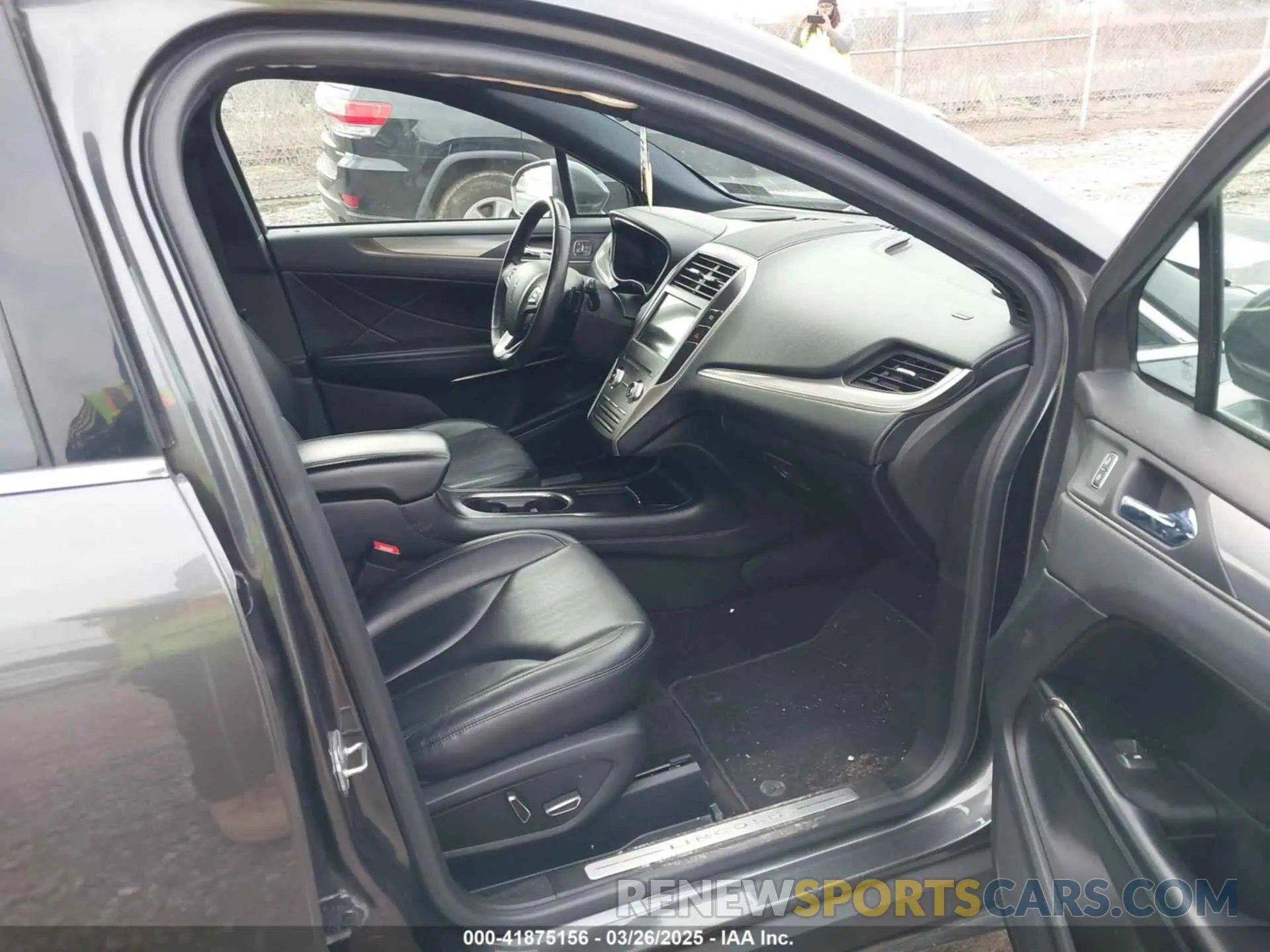 5 Фотография поврежденного автомобиля 5LMCJ1D92KUL08901 LINCOLN MKC 2019