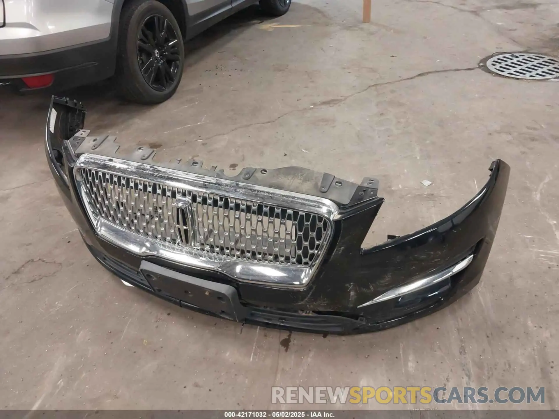12 Photograph of a damaged car 5LMCJ1D95KUL17768 LINCOLN MKC 2019