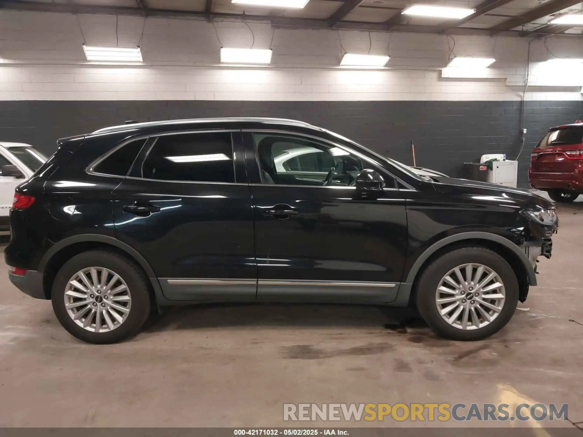14 Photograph of a damaged car 5LMCJ1D95KUL17768 LINCOLN MKC 2019