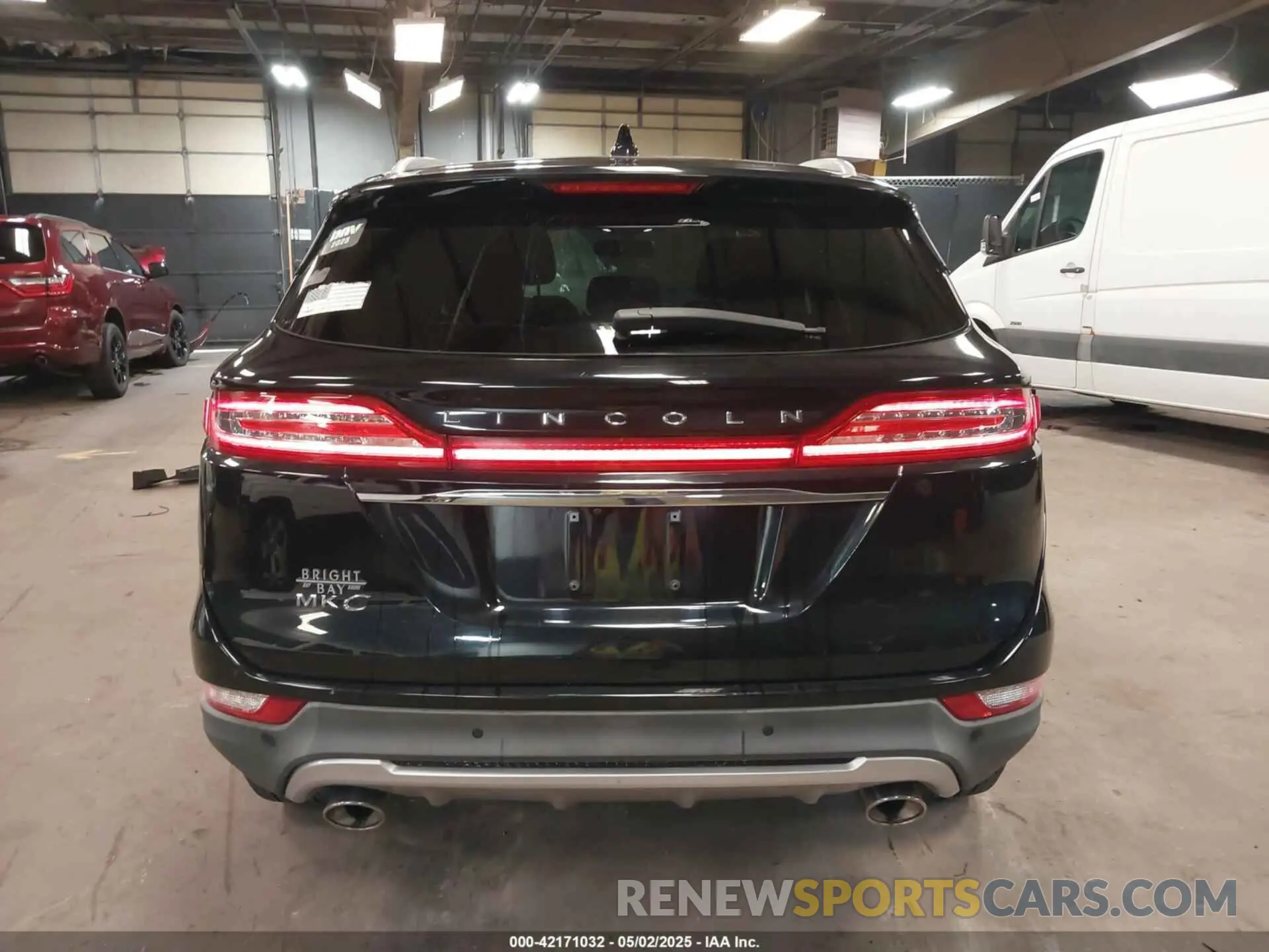 17 Photograph of a damaged car 5LMCJ1D95KUL17768 LINCOLN MKC 2019