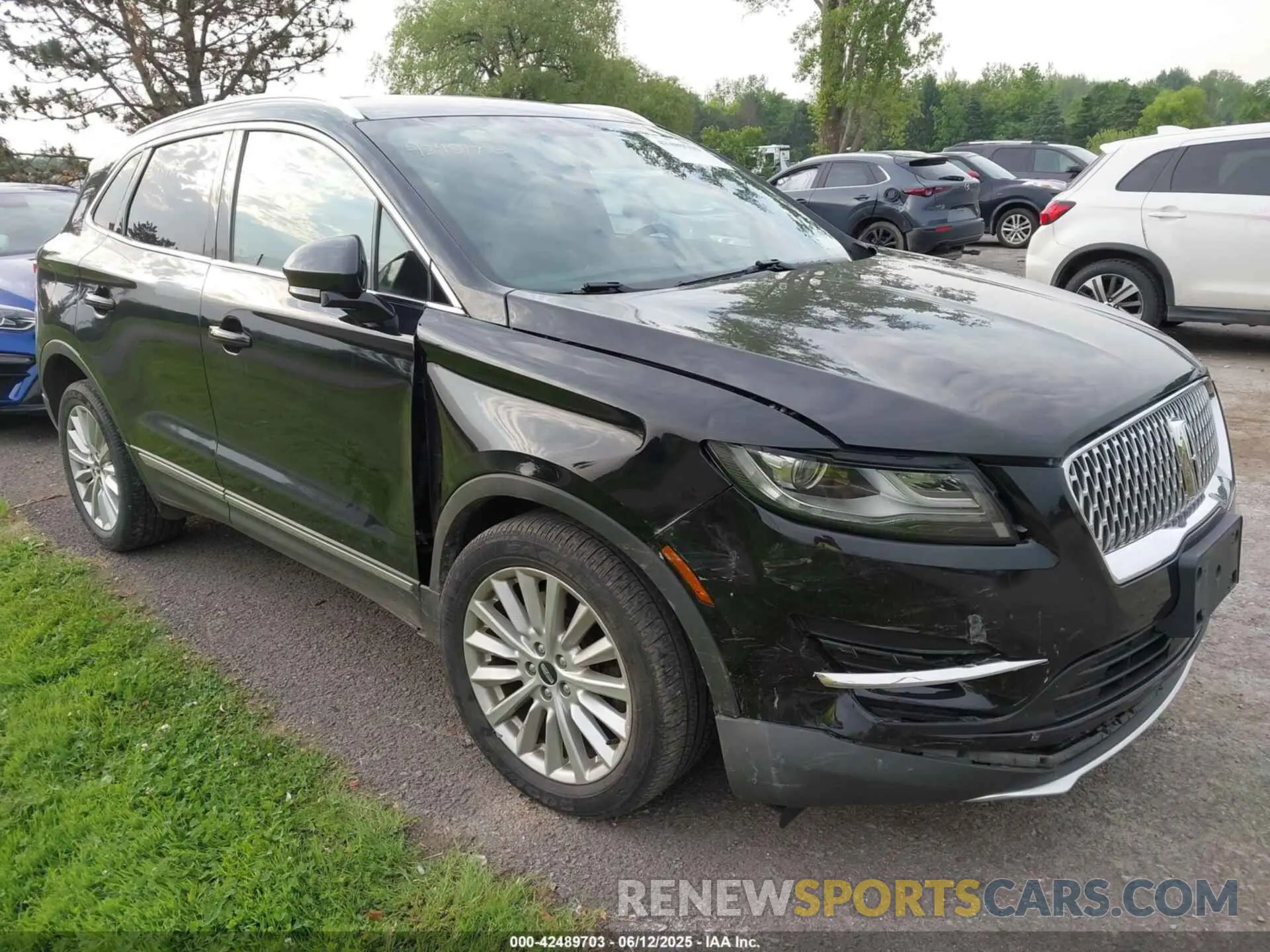 1 Photograph of a damaged car 5LMCJ1D96KUL49936 LINCOLN MKC 2019
