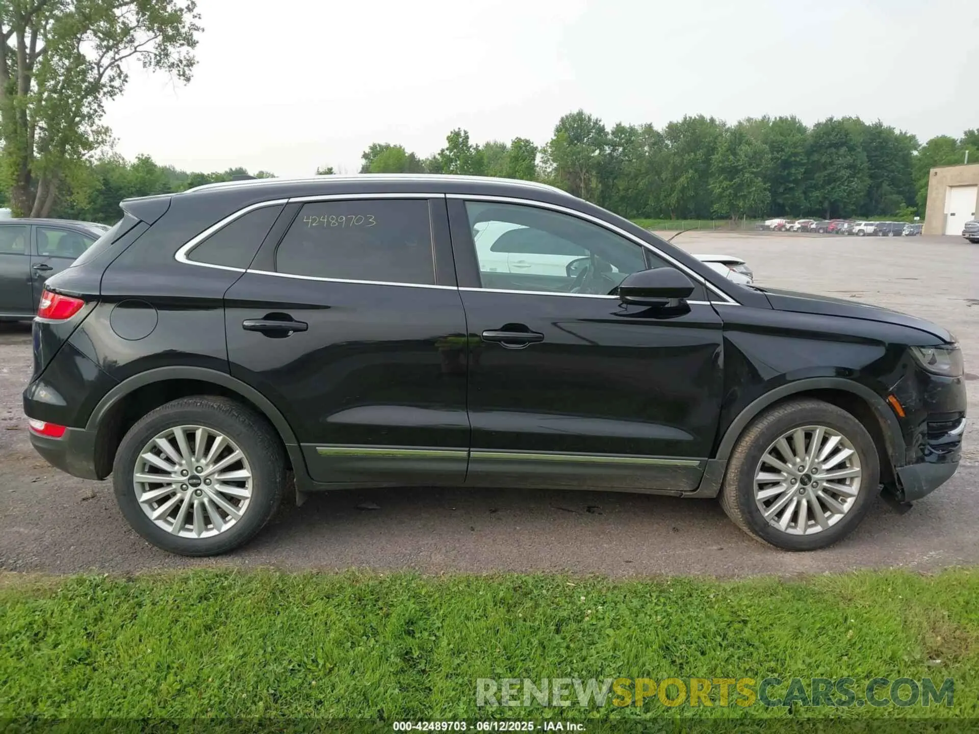 13 Photograph of a damaged car 5LMCJ1D96KUL49936 LINCOLN MKC 2019