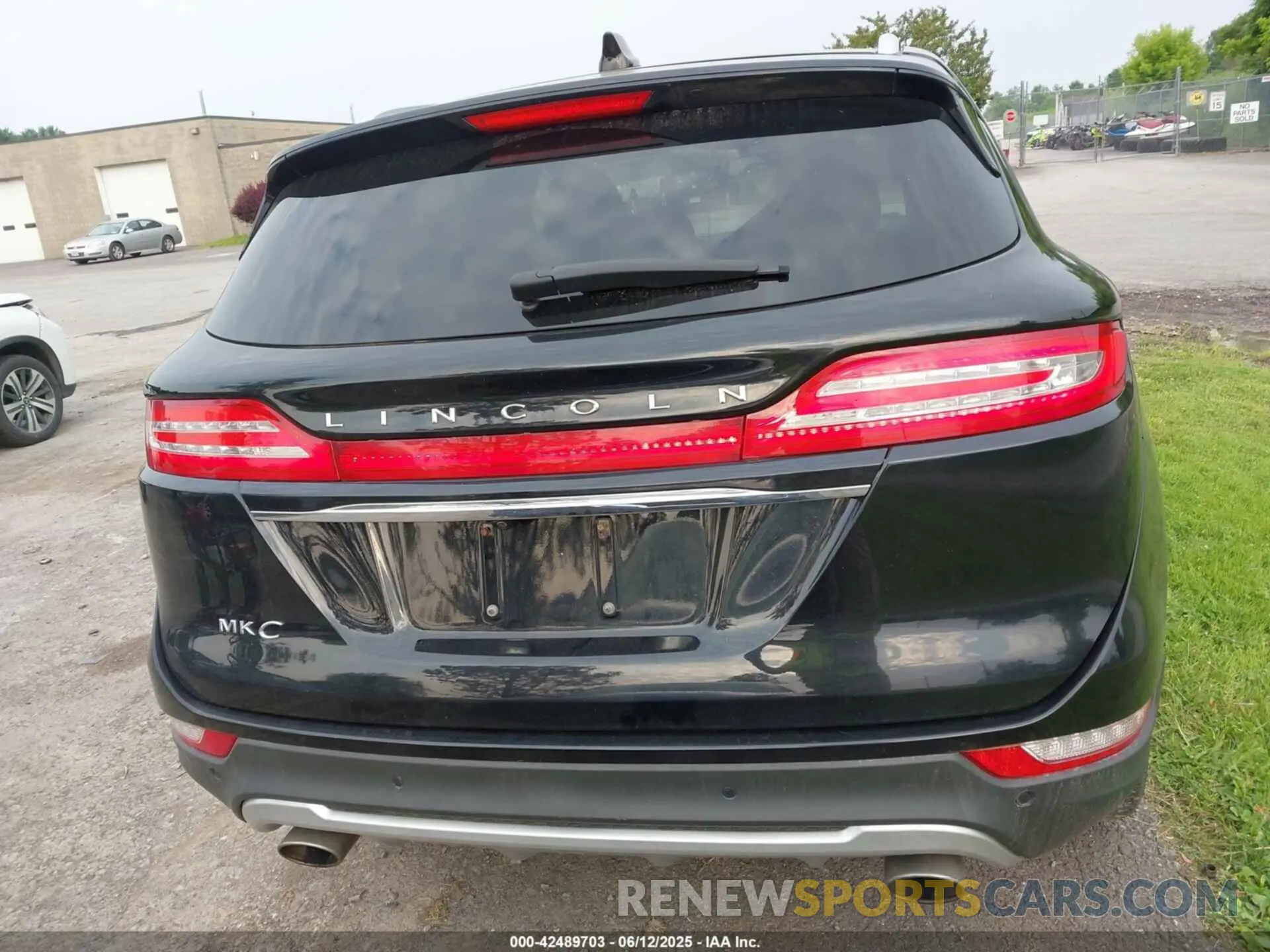 16 Photograph of a damaged car 5LMCJ1D96KUL49936 LINCOLN MKC 2019