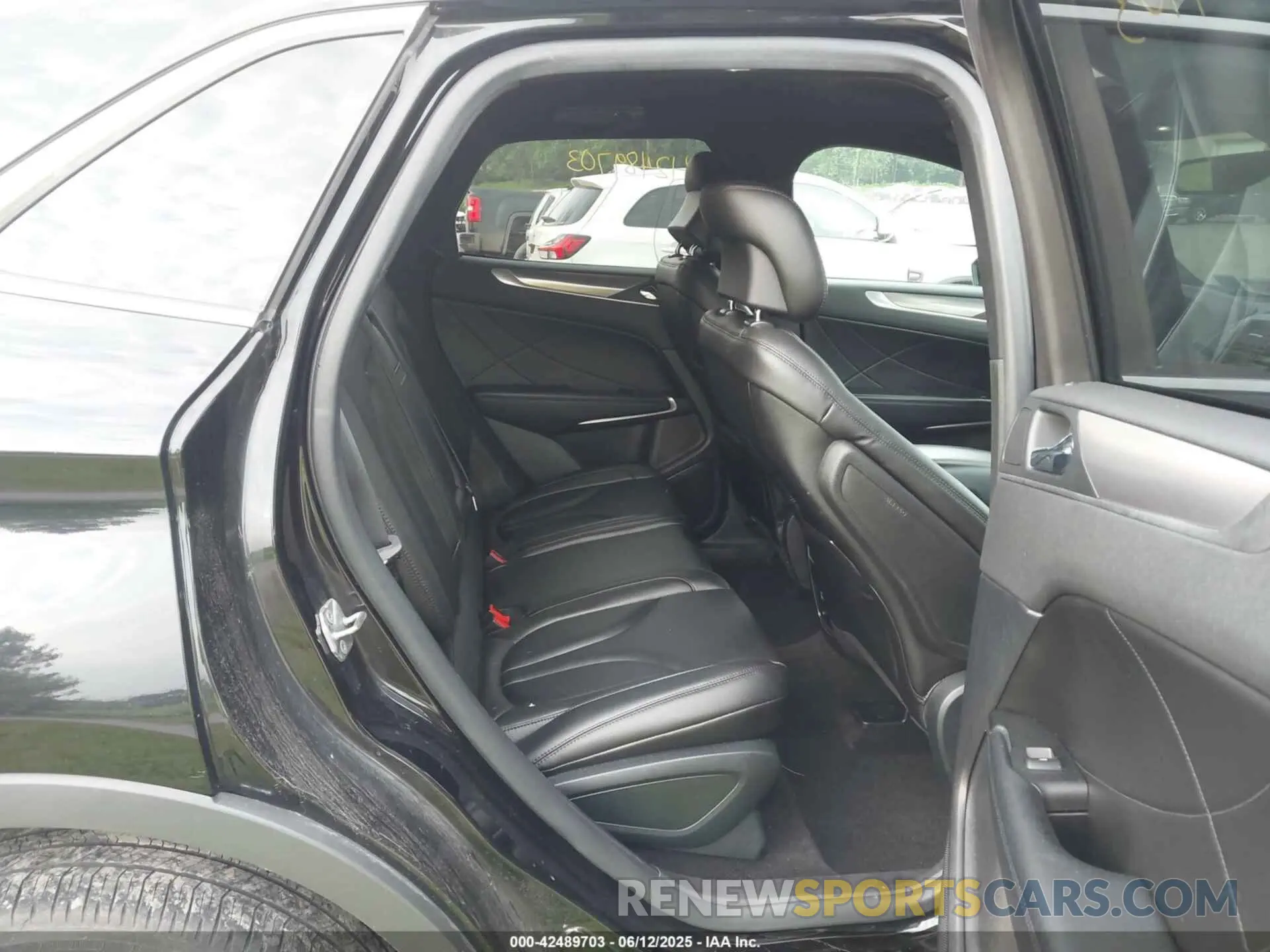 8 Photograph of a damaged car 5LMCJ1D96KUL49936 LINCOLN MKC 2019