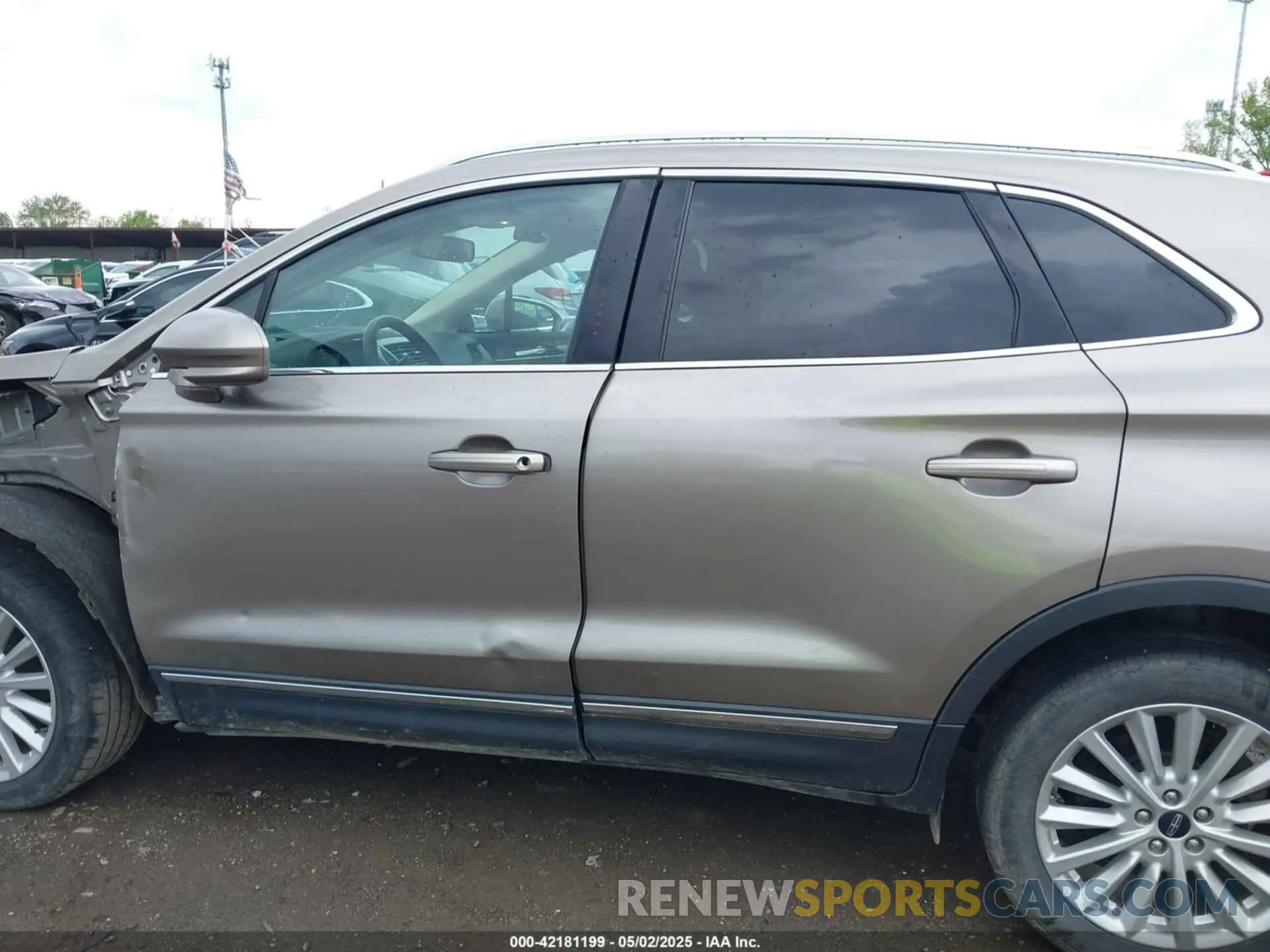 15 Photograph of a damaged car 5LMCJ1D97KUL39481 LINCOLN MKC 2019