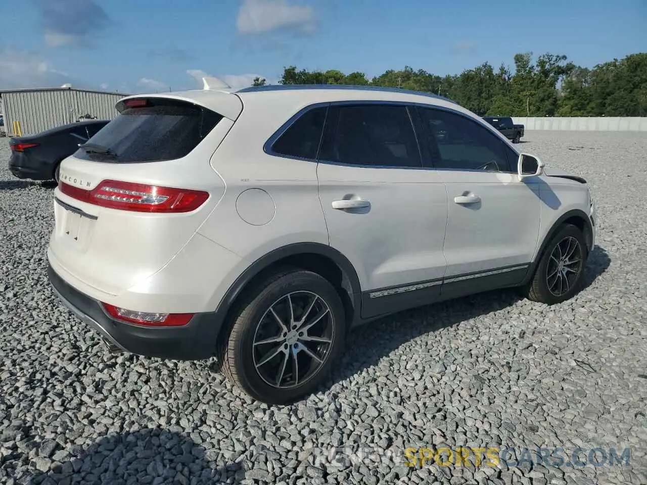 3 Photograph of a damaged car 5LMCJ2C90KUL20777 LINCOLN MKC 2019