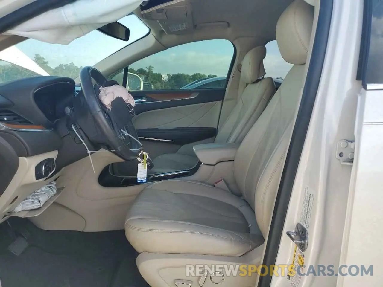 7 Photograph of a damaged car 5LMCJ2C90KUL20777 LINCOLN MKC 2019