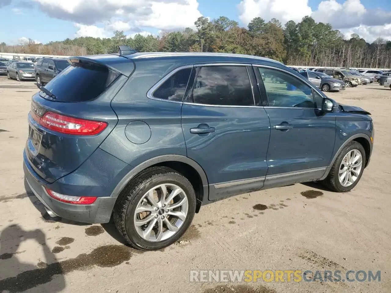 3 Photograph of a damaged car 5LMCJ2C93KUL52056 LINCOLN MKC 2019