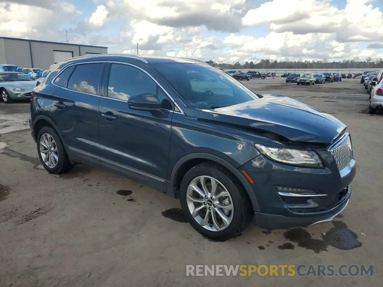 4 Photograph of a damaged car 5LMCJ2C93KUL52056 LINCOLN MKC 2019