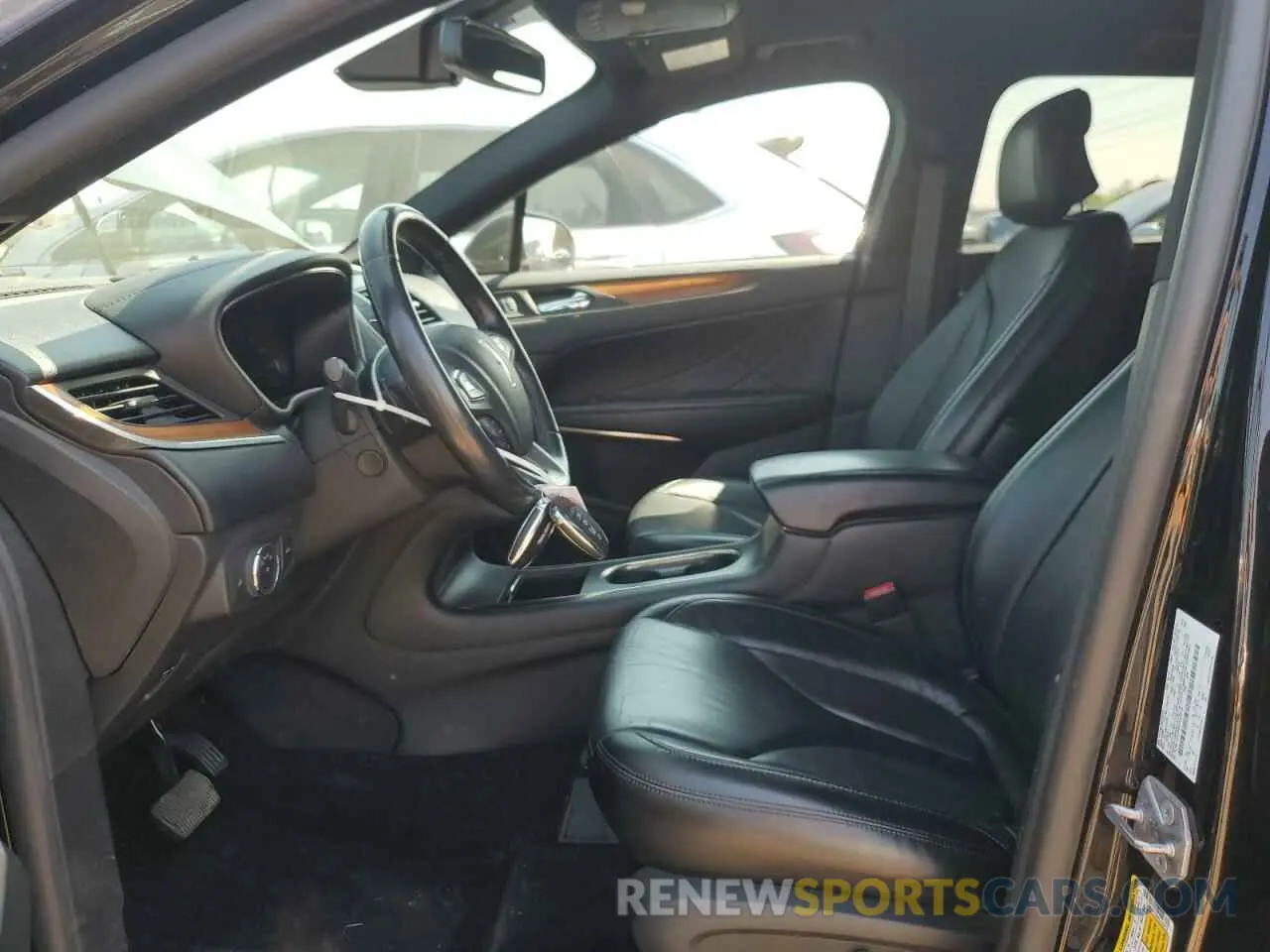 7 Photograph of a damaged car 5LMCJ2C94KUL03674 LINCOLN MKC 2019