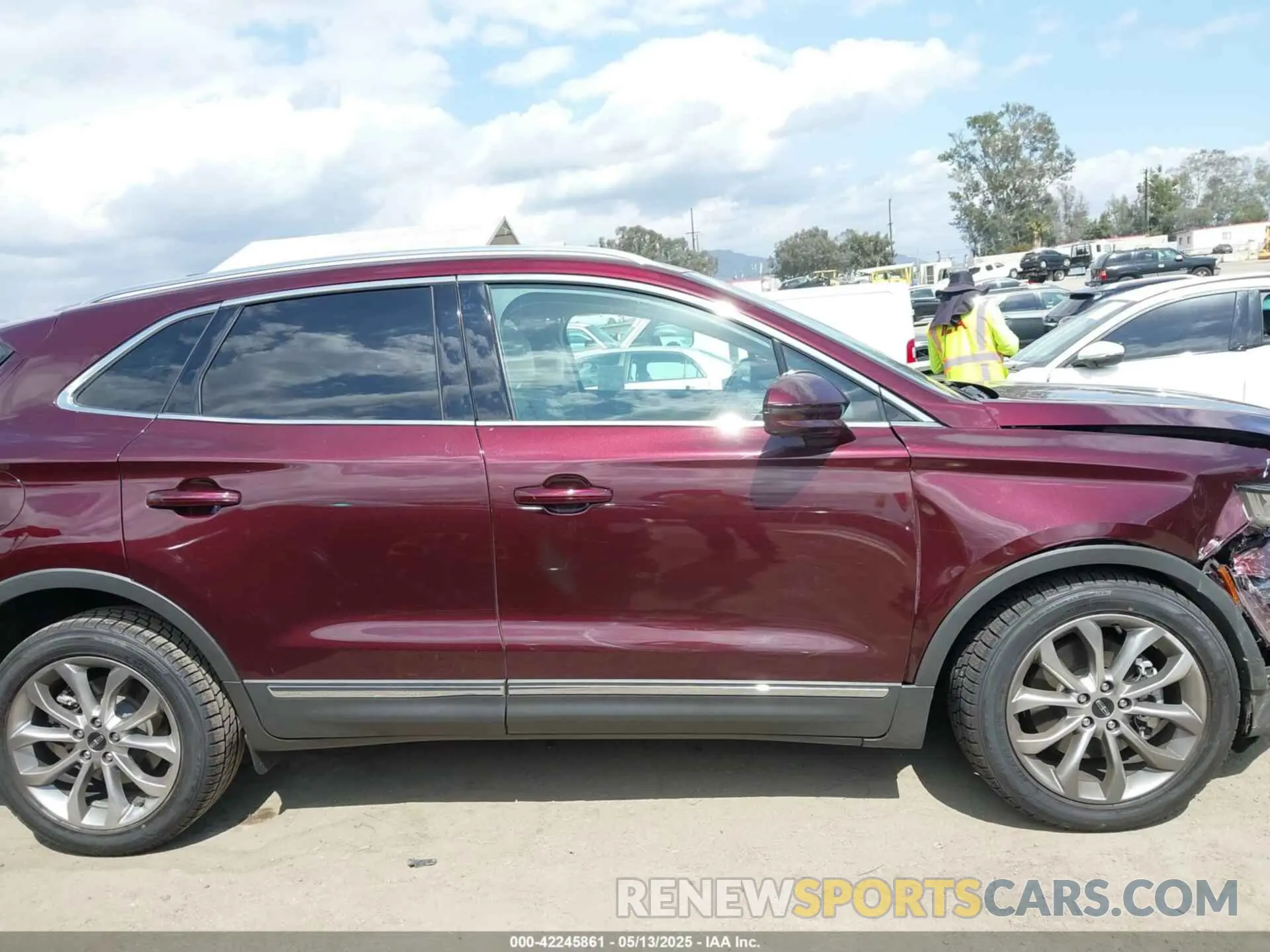 13 Photograph of a damaged car 5LMCJ2C95KUL22363 LINCOLN MKC 2019
