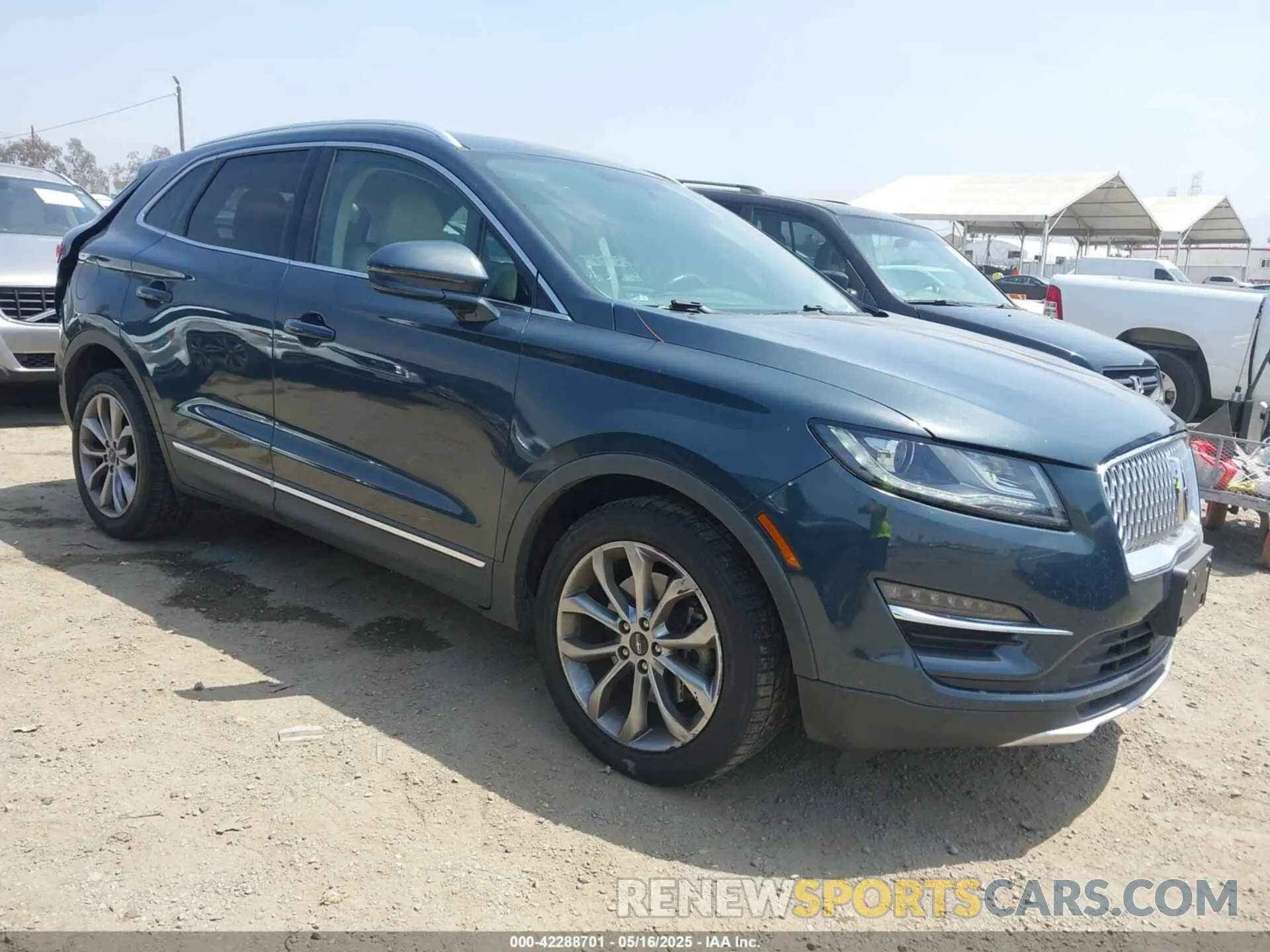 1 Photograph of a damaged car 5LMCJ2C99KUL12435 LINCOLN MKC 2019